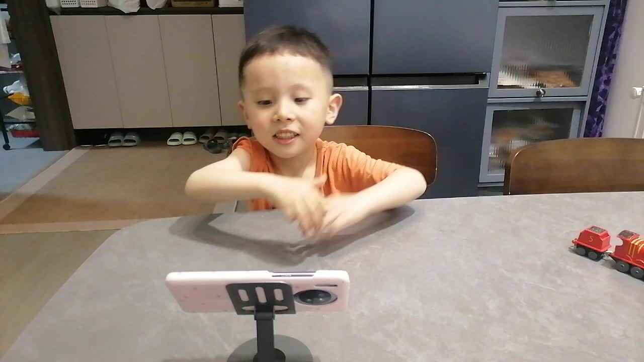 中B班王千与观看英语视频