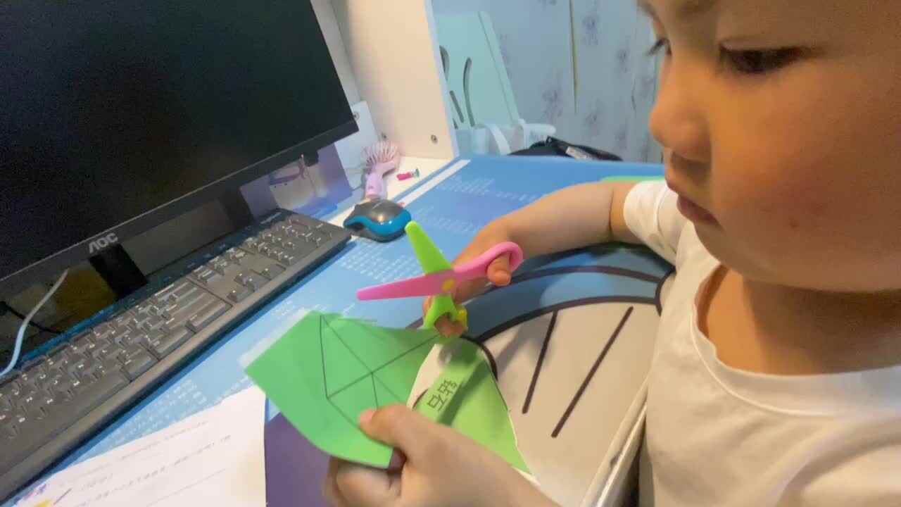 中B班吕子垚练习《正确使用剪刀》20240406