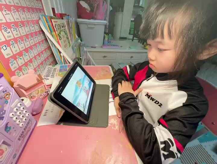 20240412中B班舒琳芯观看古诗视频《天净沙，秋思》