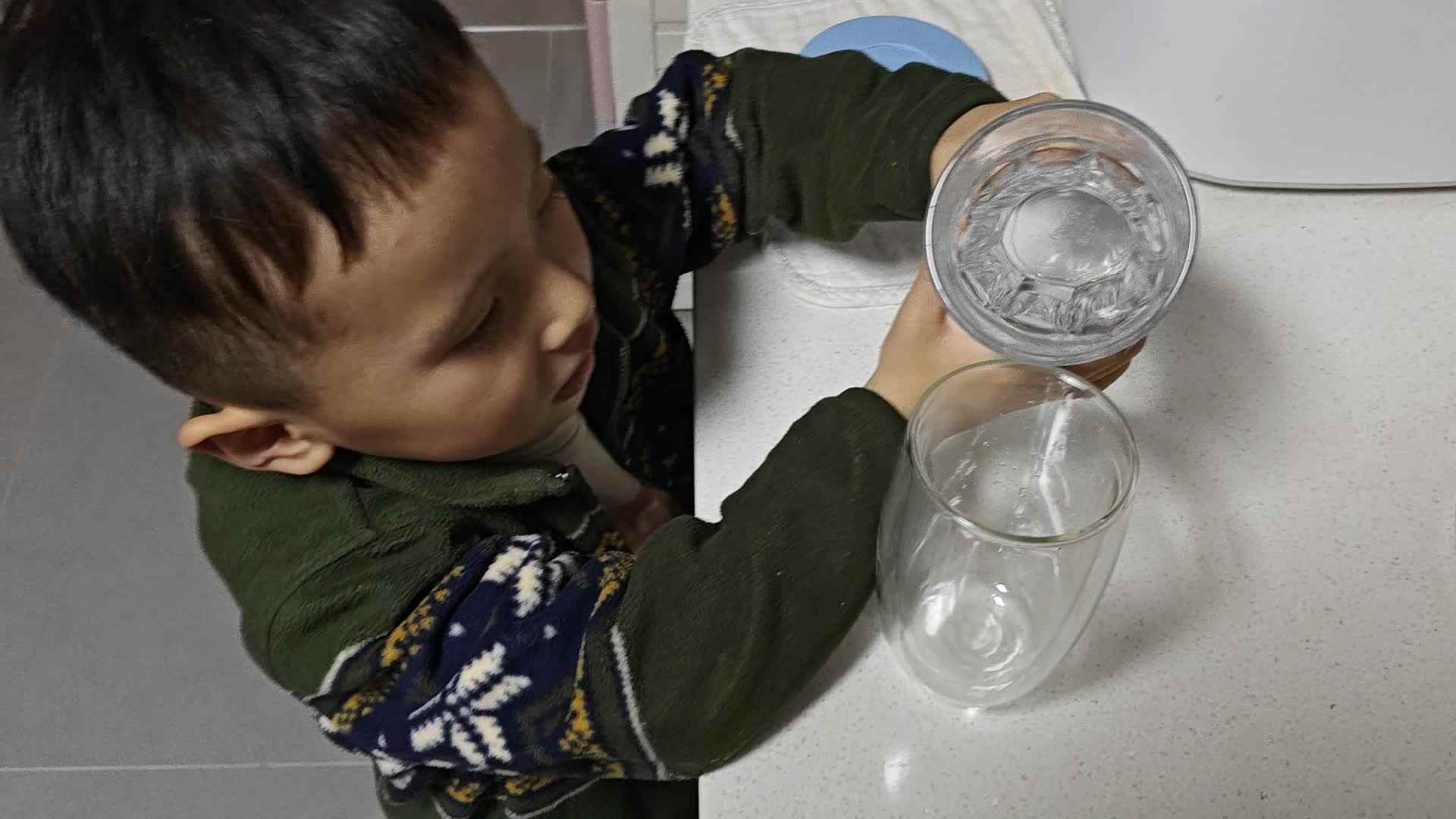 中B班王千与倒水练习
