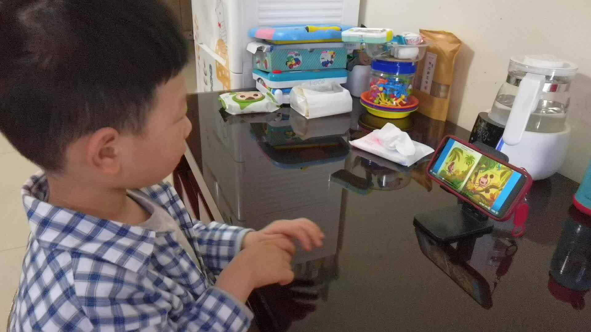 小A班陈栎安观看英文绘本《Monken's Fruit》0.mp4