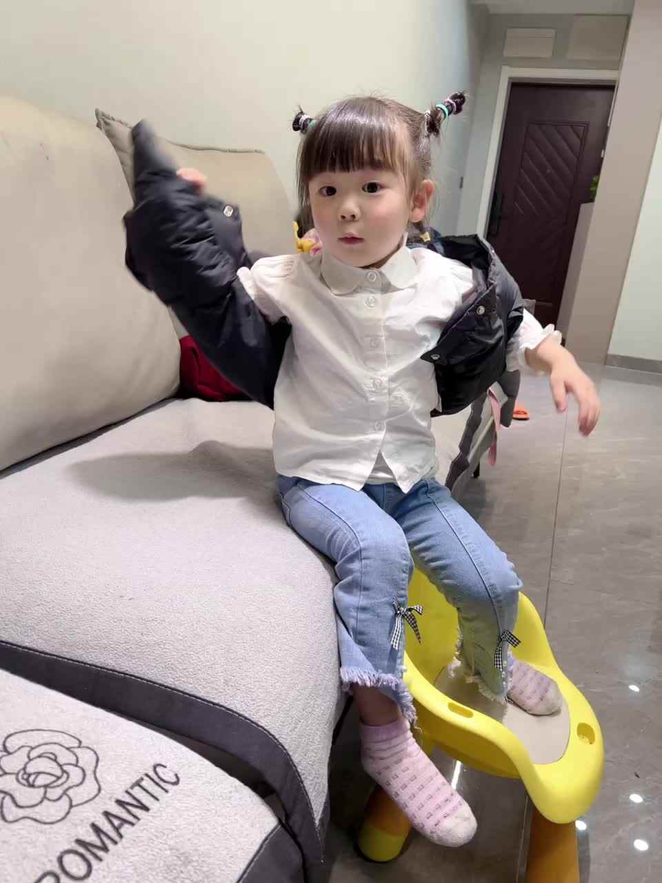 2024年4月7日～小A班～夏爱林穿衣服