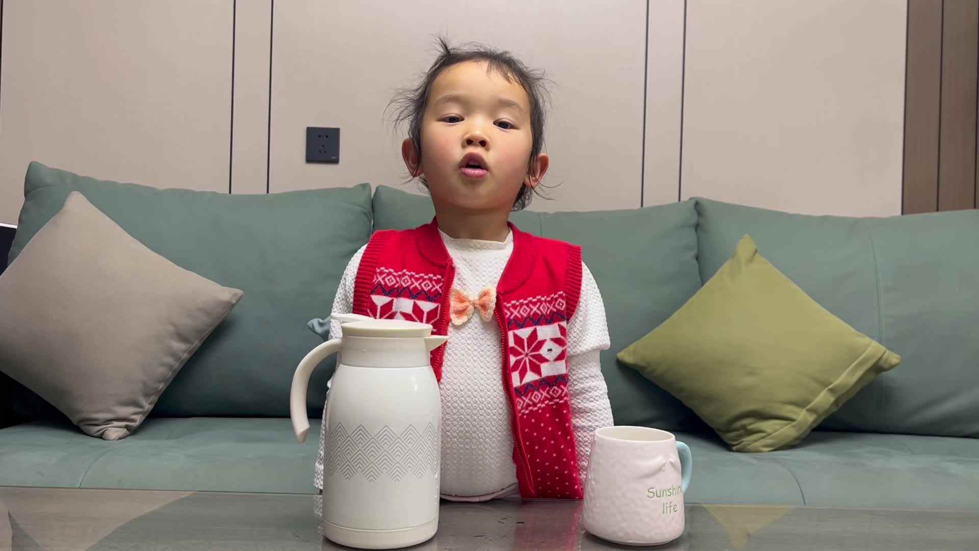 中B班温欣生活练习倒水⁣2024..4.22.mov