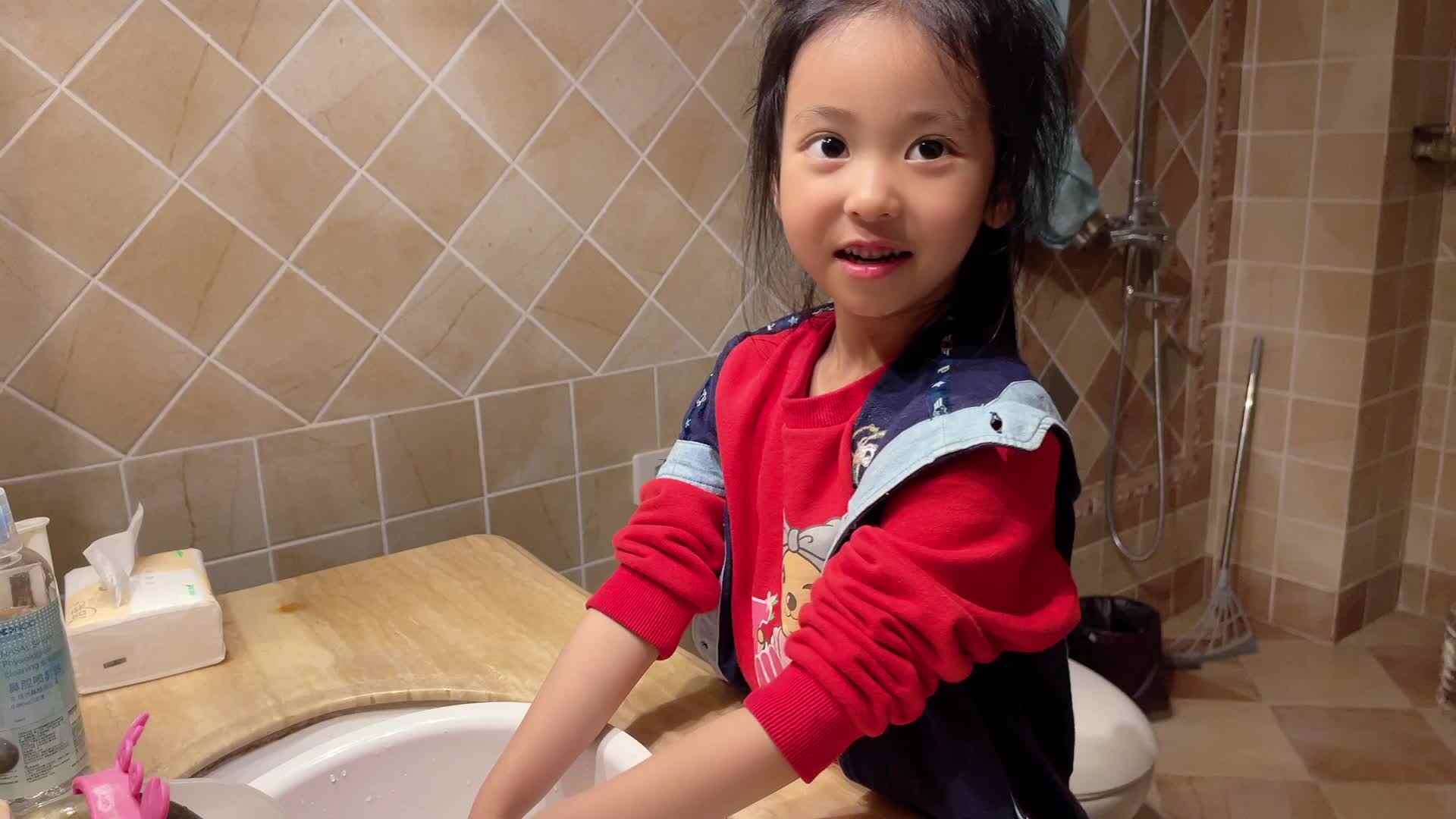 ⁣⁣⁣2026级B班20240408吴晨希闯关练习-生活训练-拧毛巾.mp4