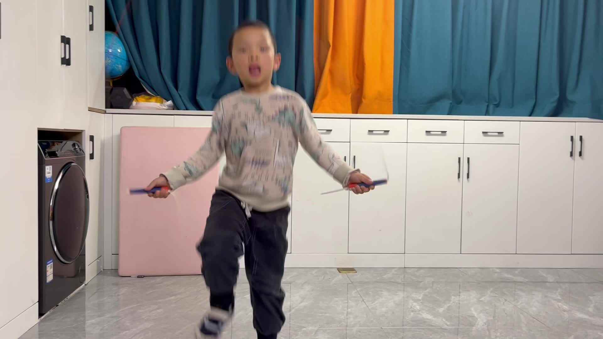 学前B班温志成练习跳绳.mov