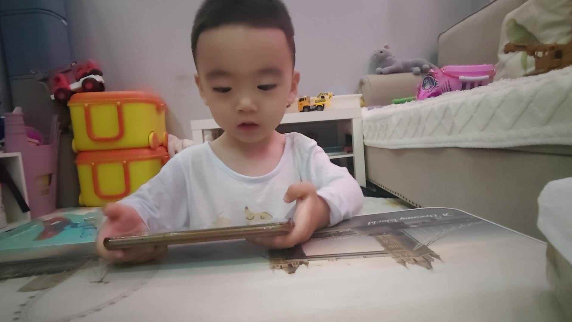 小A班蒋熠2024.4.20_观看视频《静夜思》.mp4