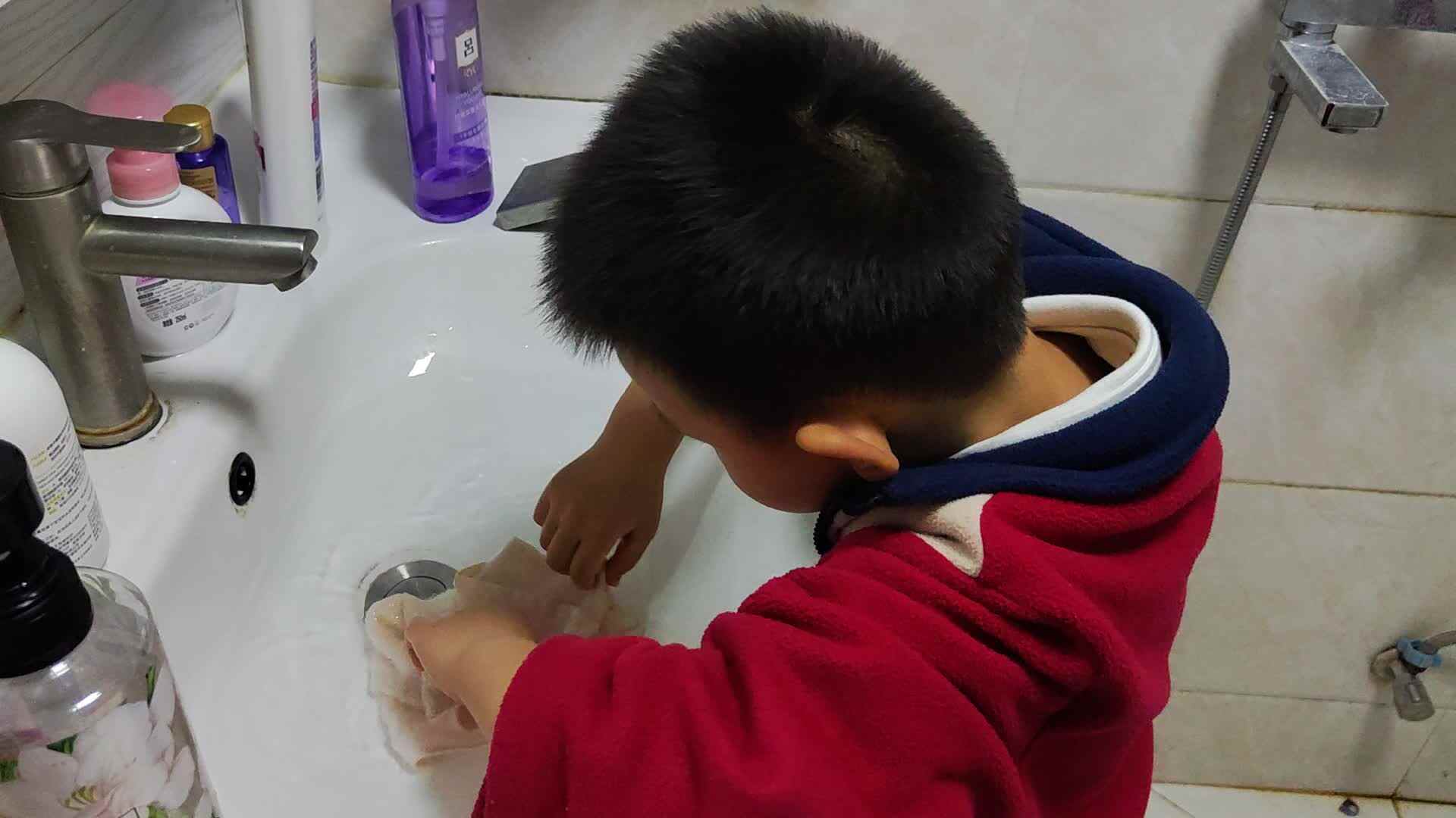 中B班李锦城20240409拧毛巾