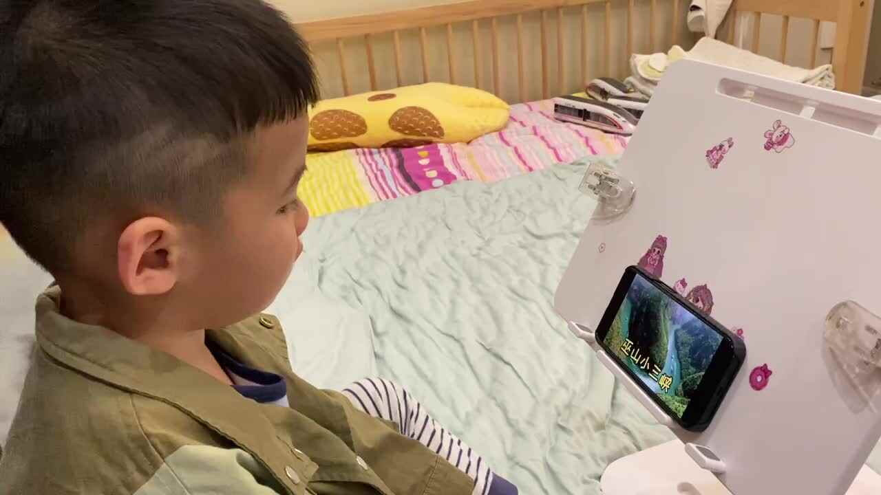 ⁣⁣⁣2024-4-6小A班刘奕宸——观看《巫山小三峡》.MOV