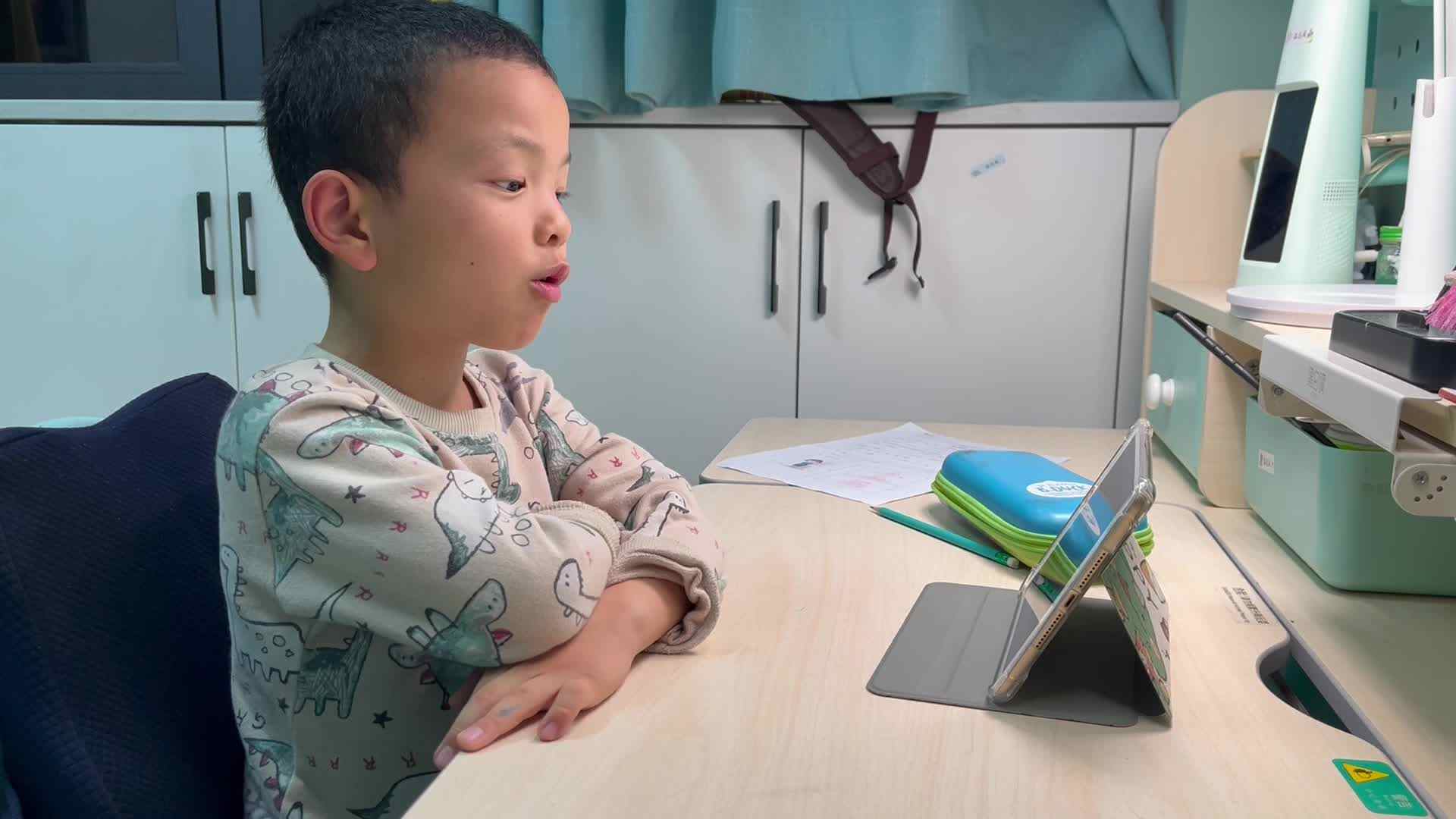 学前B班温志成⁣观看288号锦囊妙计视频《人民币的兑换》2024.04.28.mov