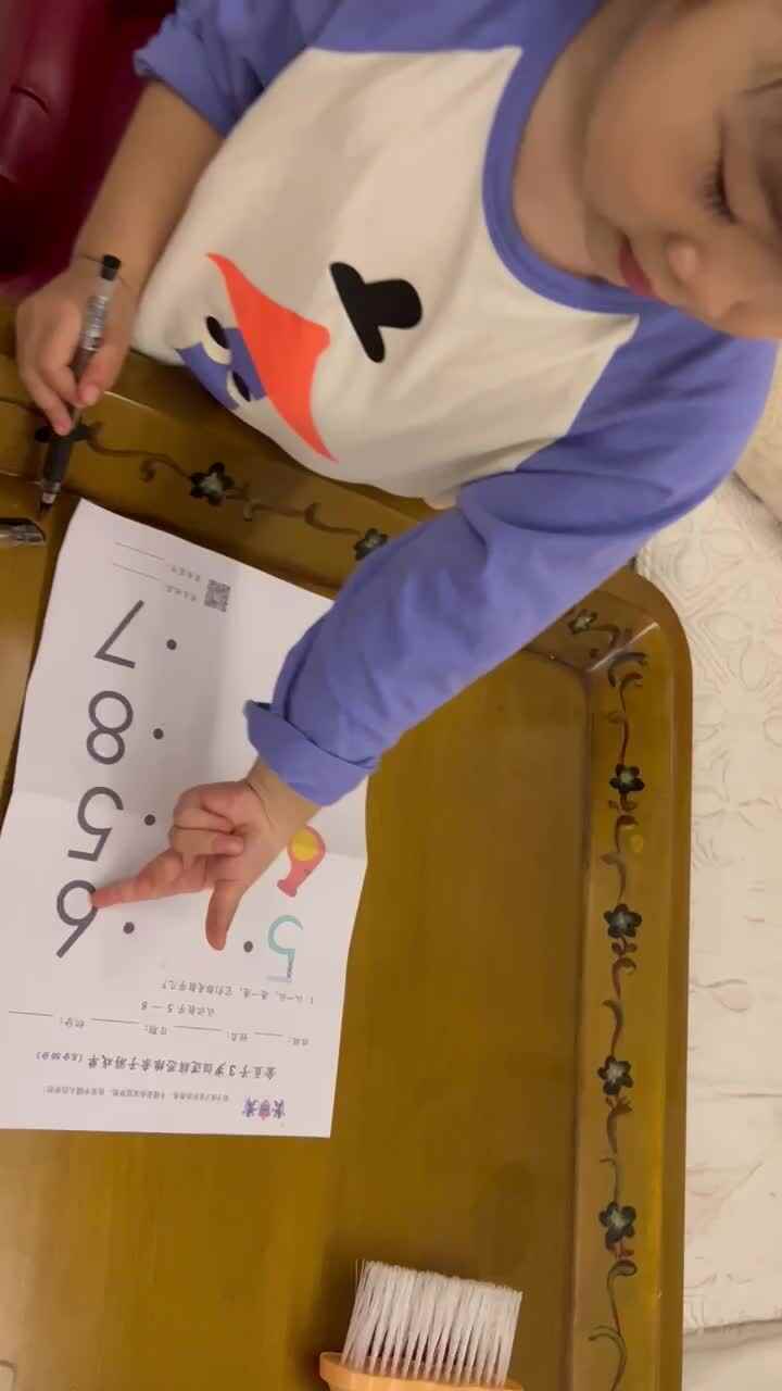 小A班张忻宜认识数字5-8.MOV