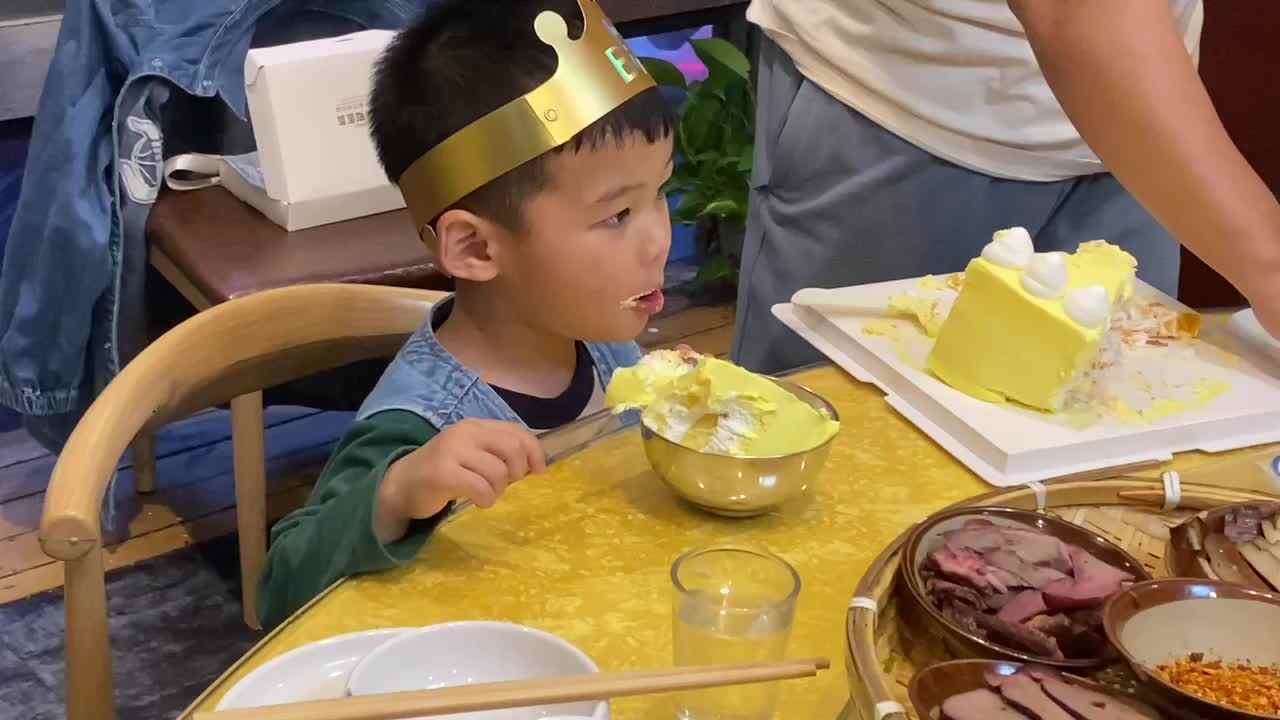⁣⁣⁣⁣⁣⁣⁣2024-4-18小A班刘奕宸——生活练习使用勺子.MOV