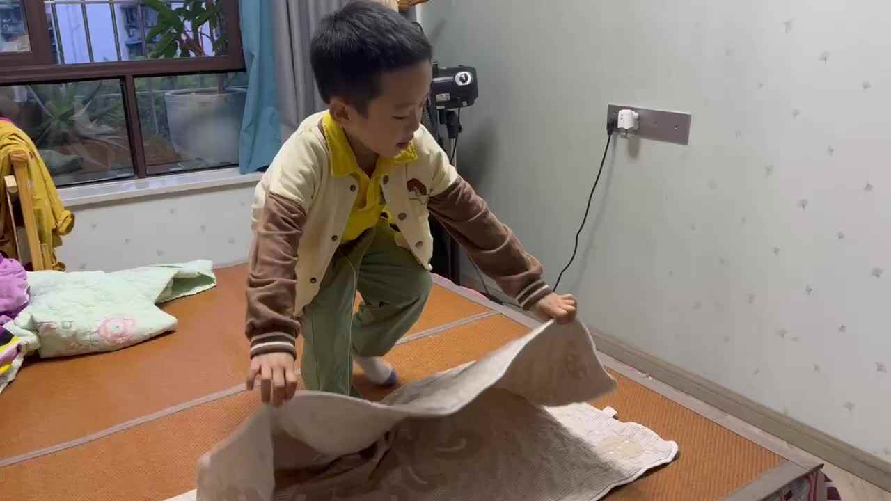 2024.5.11大B班张嘉语折被子练习