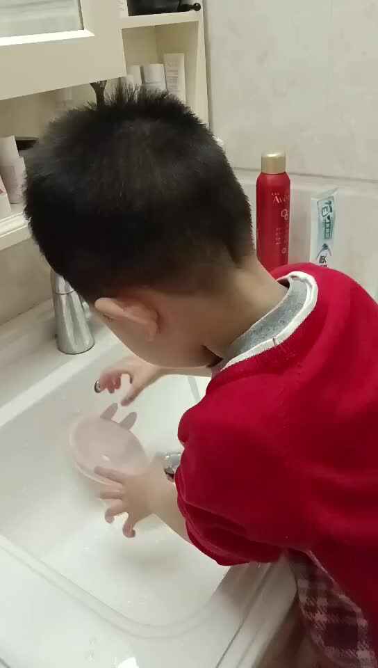 小A班陈栎安学习自己洗手.mp4