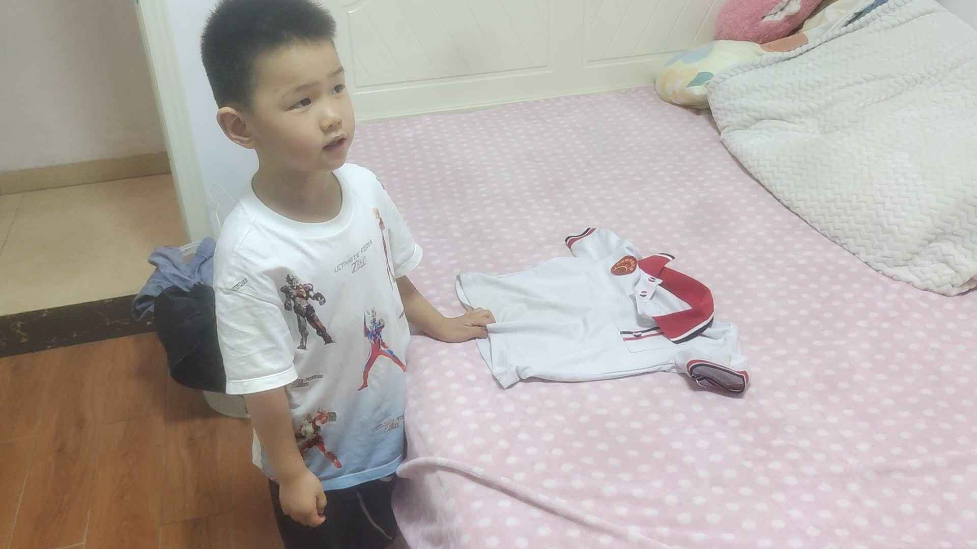 中B班李锦城20240522叠衣服