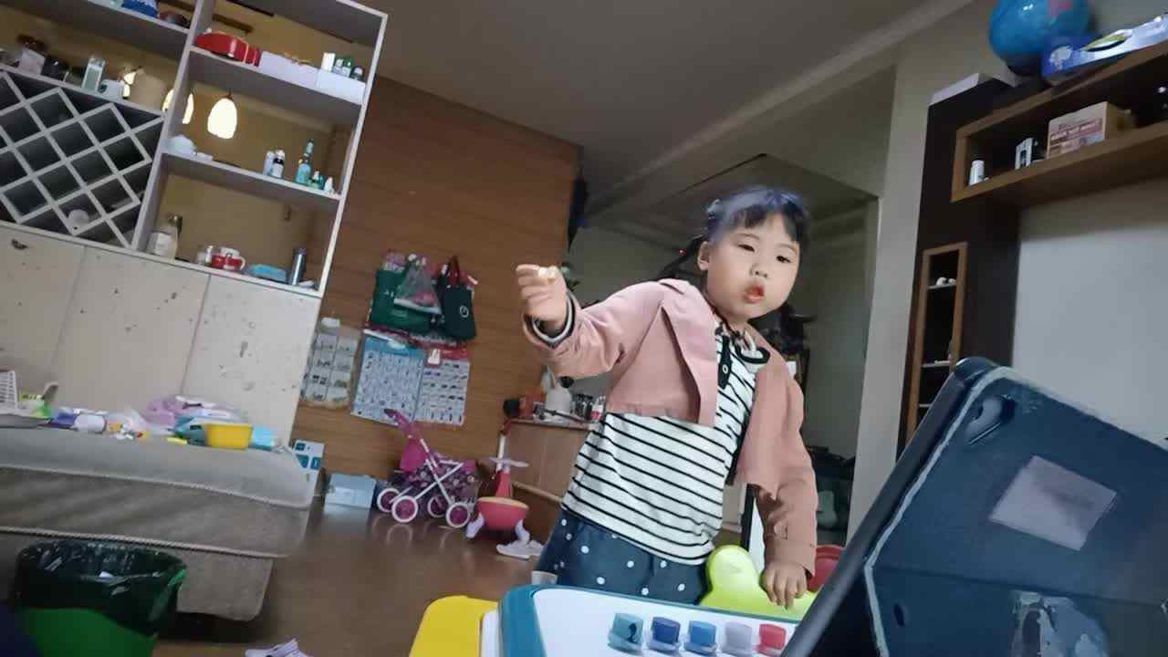 20240429中A于陈昱观看《red light green light》.mp4