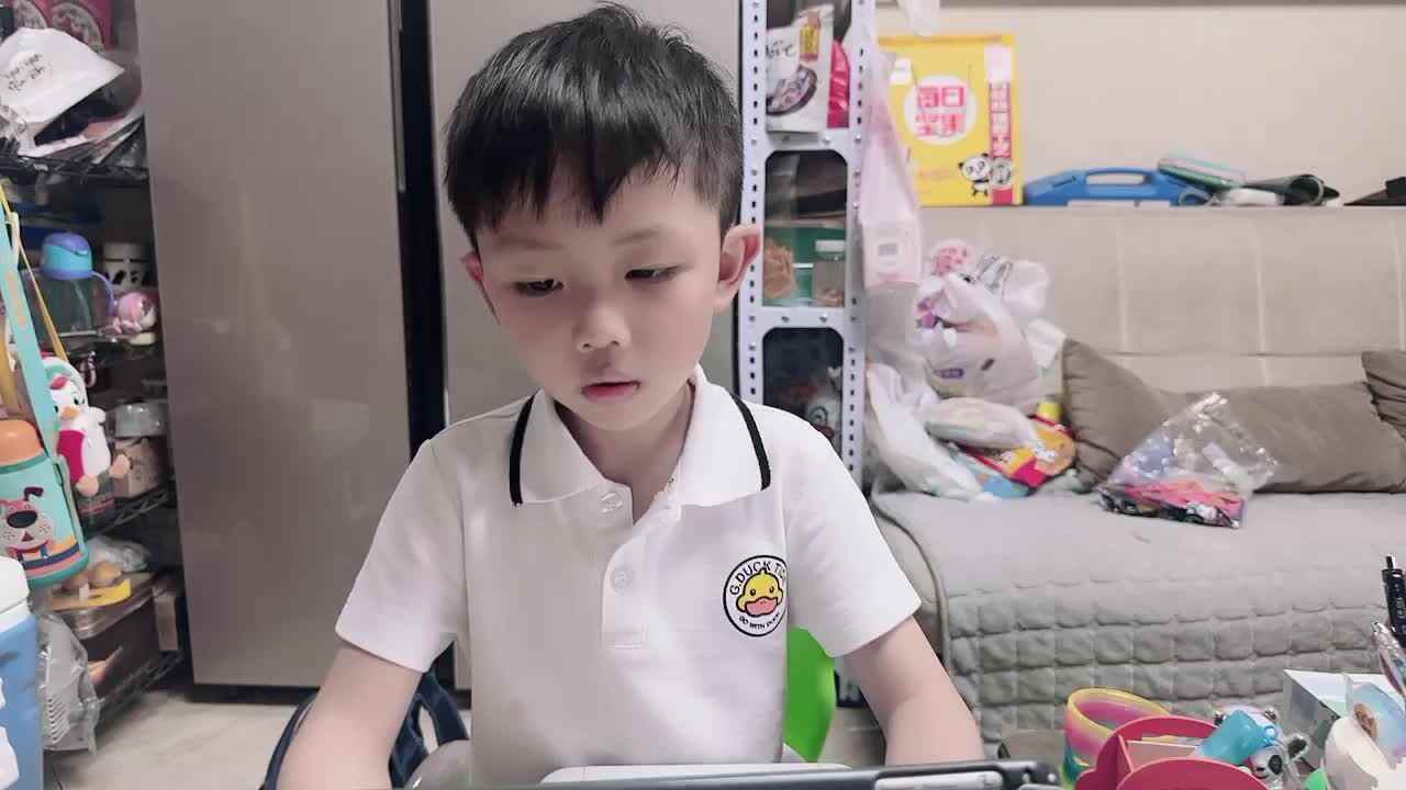 2024.5.24观看英文绘本《fruit salad》.MOV