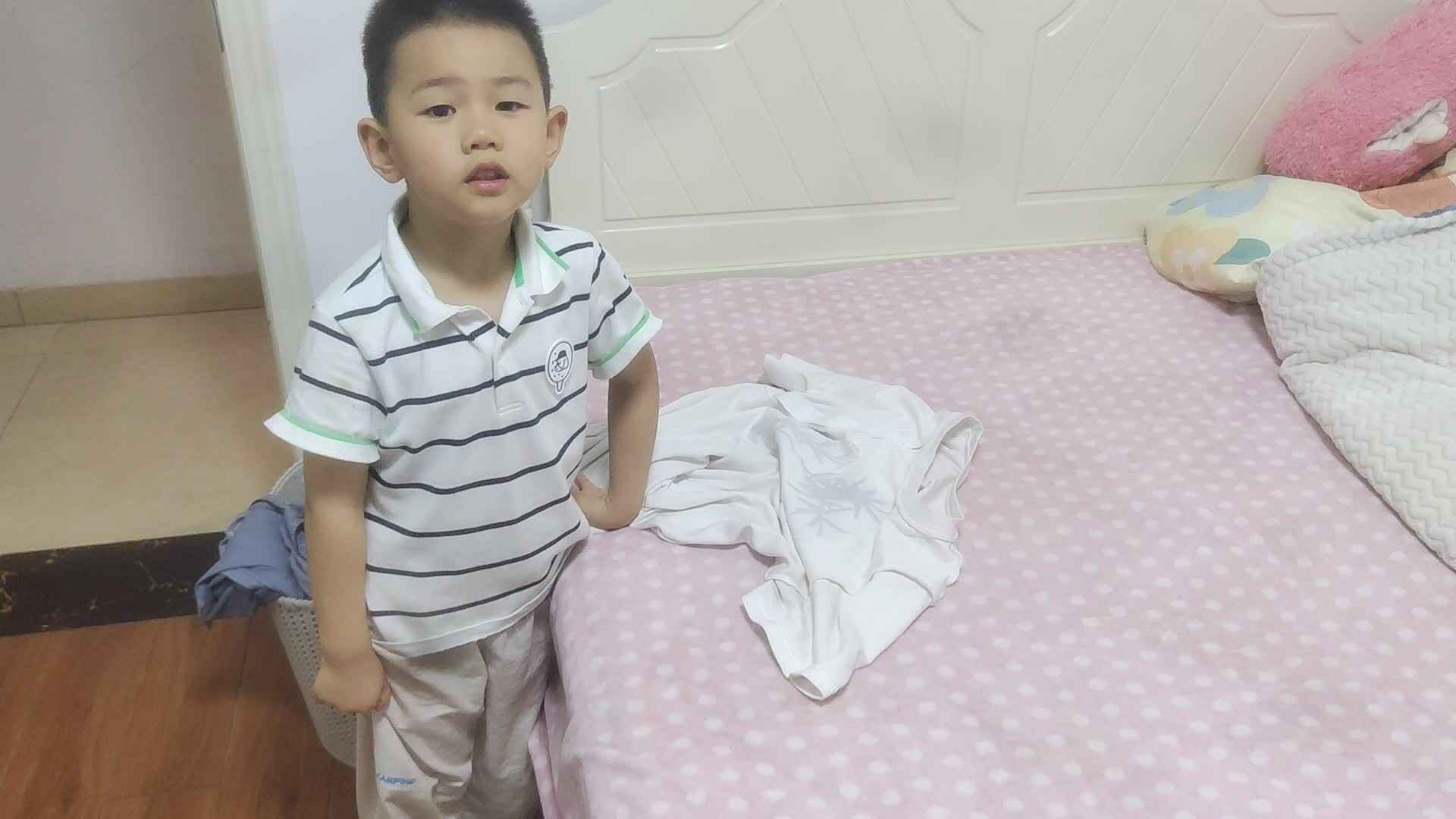 中B班李锦城20240523叠衣服