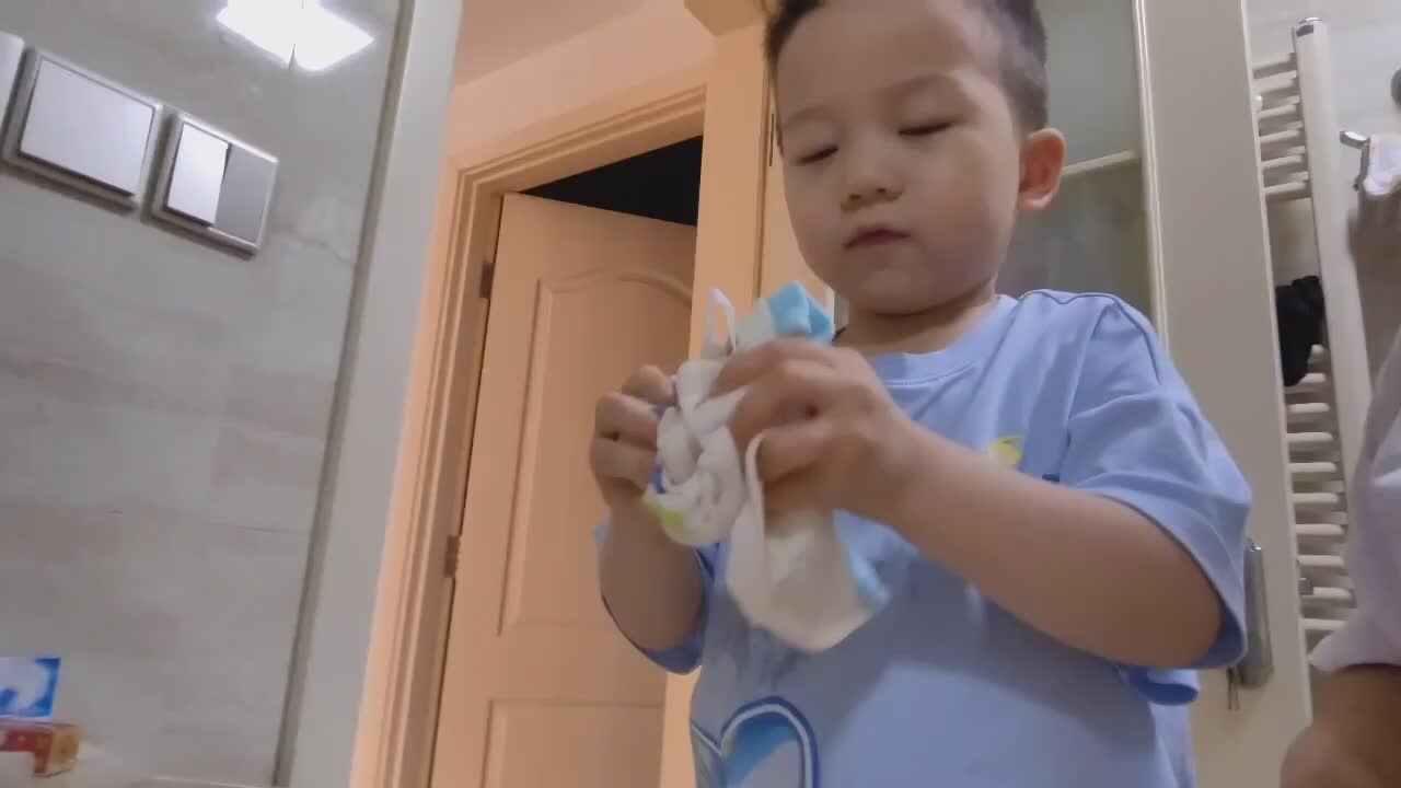 实验小班跳跳洗脸