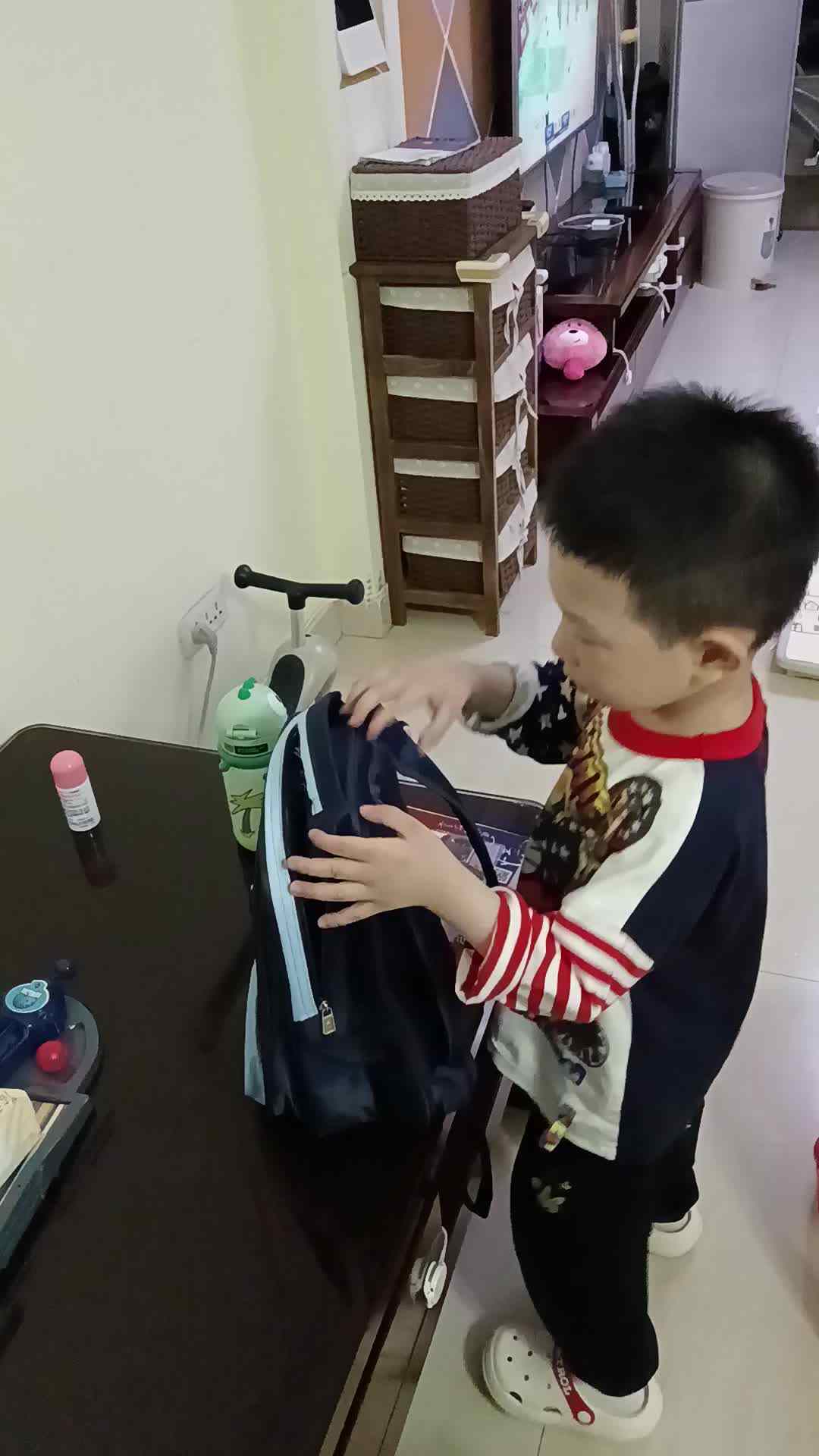小a班陈栎安学习整理书包1.mp4