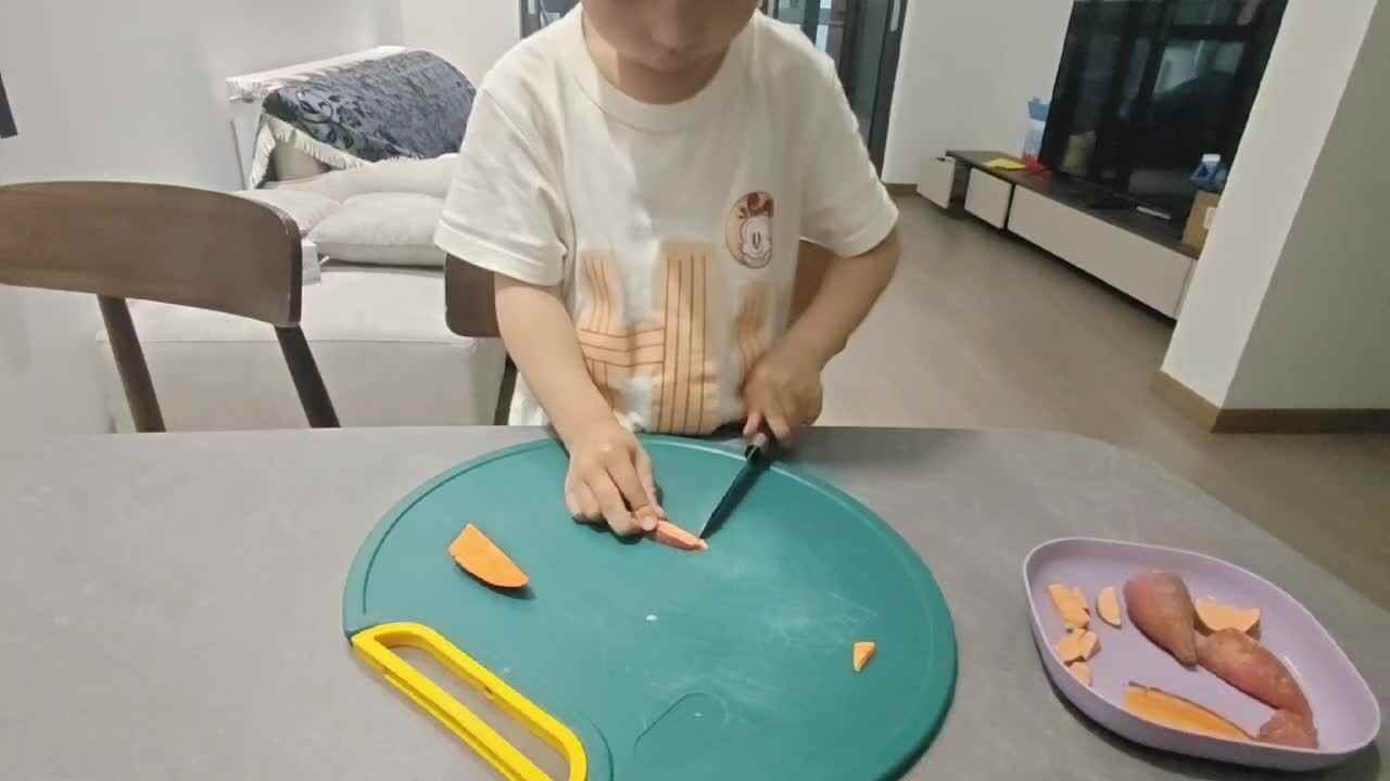 中b班王千与切食物训练