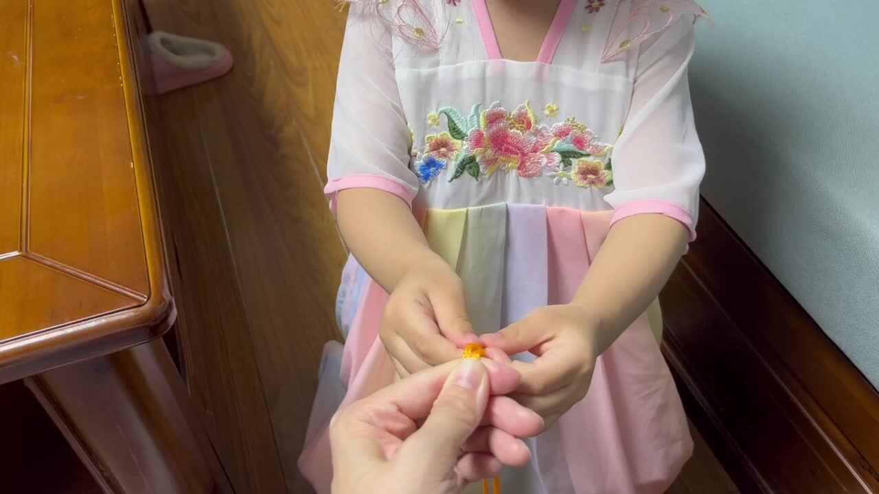 中B班李茵琪编两股辫