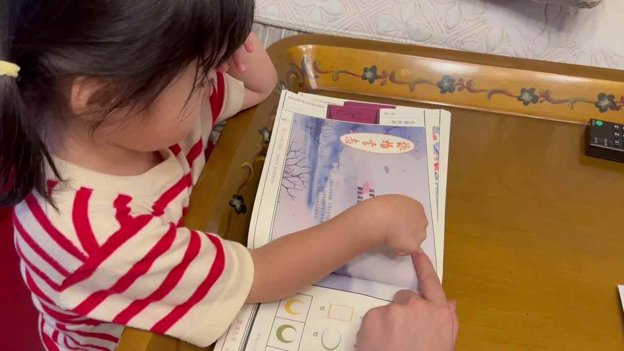 小A班张忻宜指读《画》.MOV