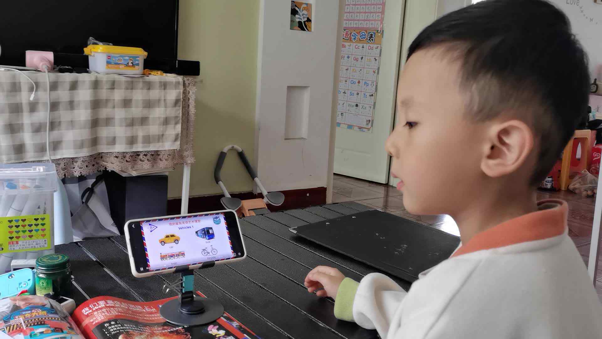 中b班王千与观看《vehicle朗读示范》
