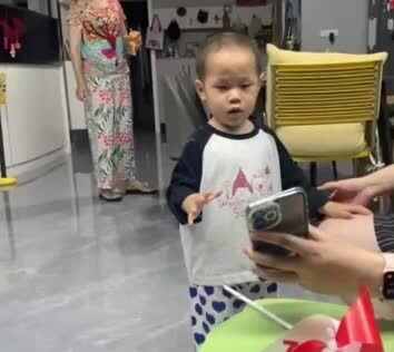20240514实验小班刘雍洛跳舞
