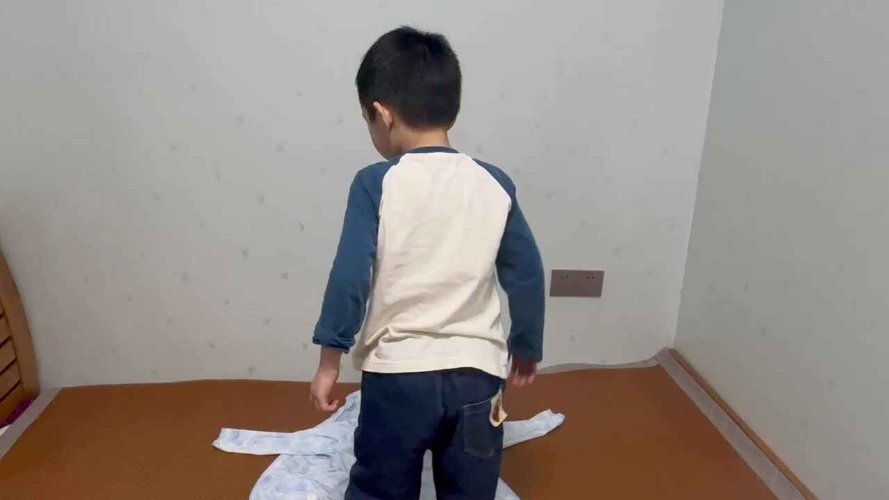 2024.5.21大B班张嘉语练习折叠衣服