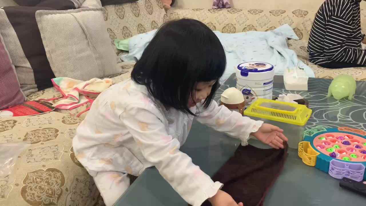小A班2024.5.20张艺涵《擦桌子》.MOV