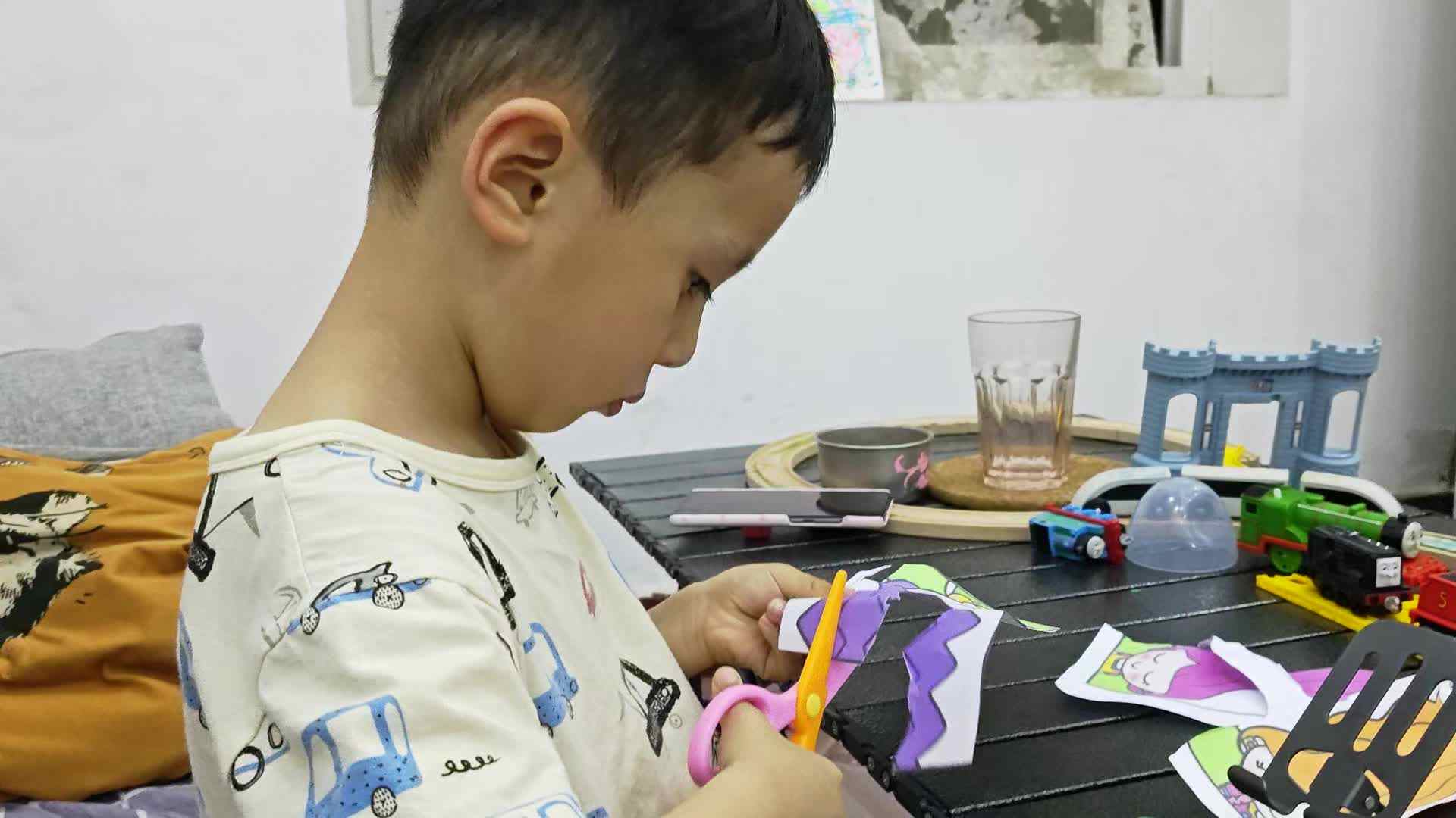 中b班王千与剪头发
