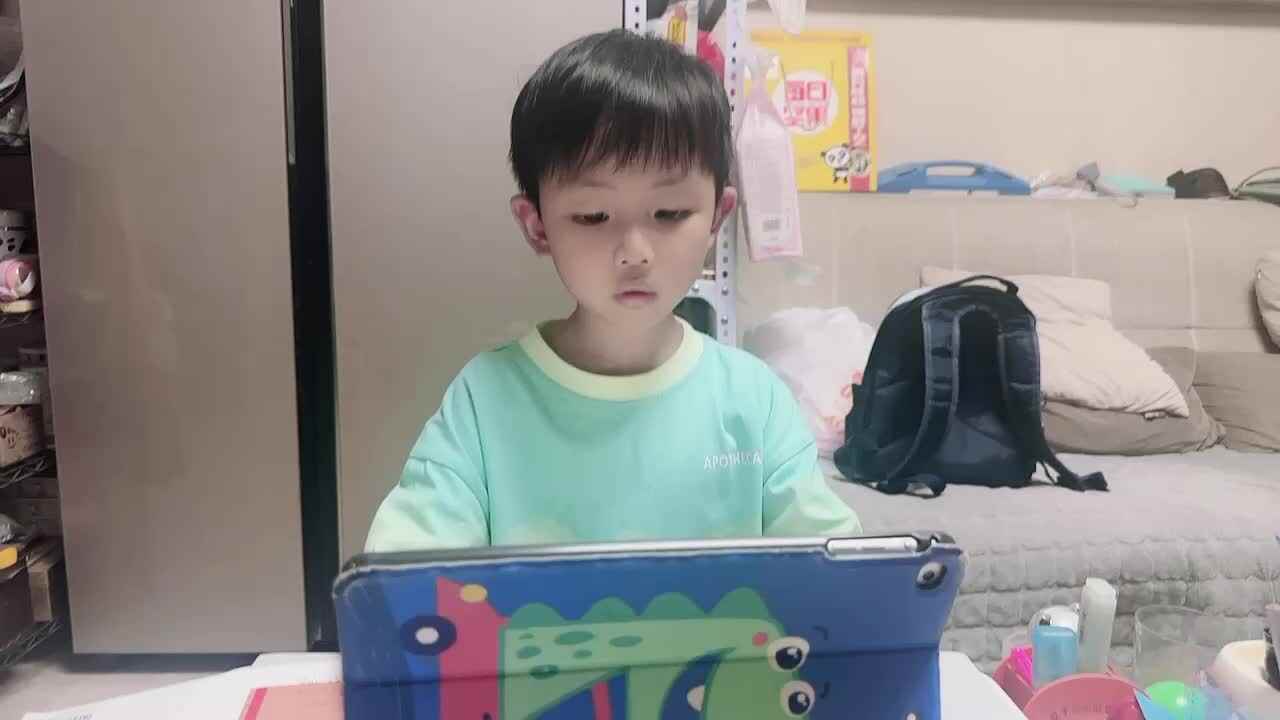2024.5.8观看英文儿歌《蔬菜之歌》.MOV