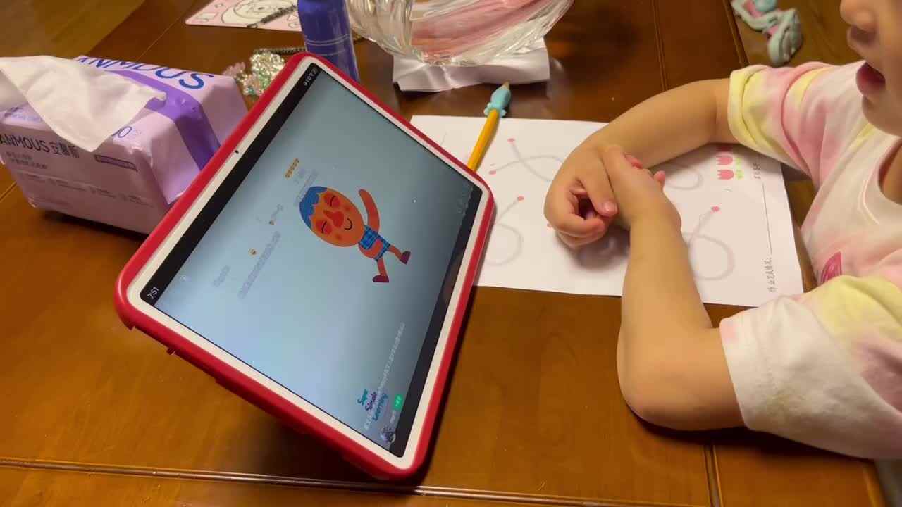 中B班李茵琪观看英语视频