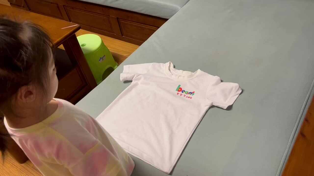 中B班李茵琪练习折叠衣服