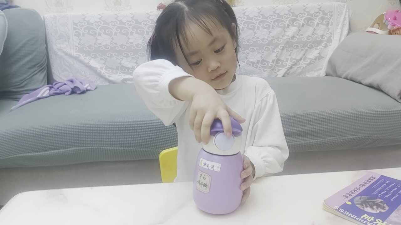 中B班谭诗锜练习拧水杯