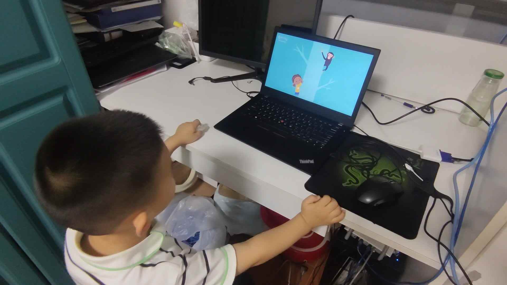 中B李锦城20240603看英语视频