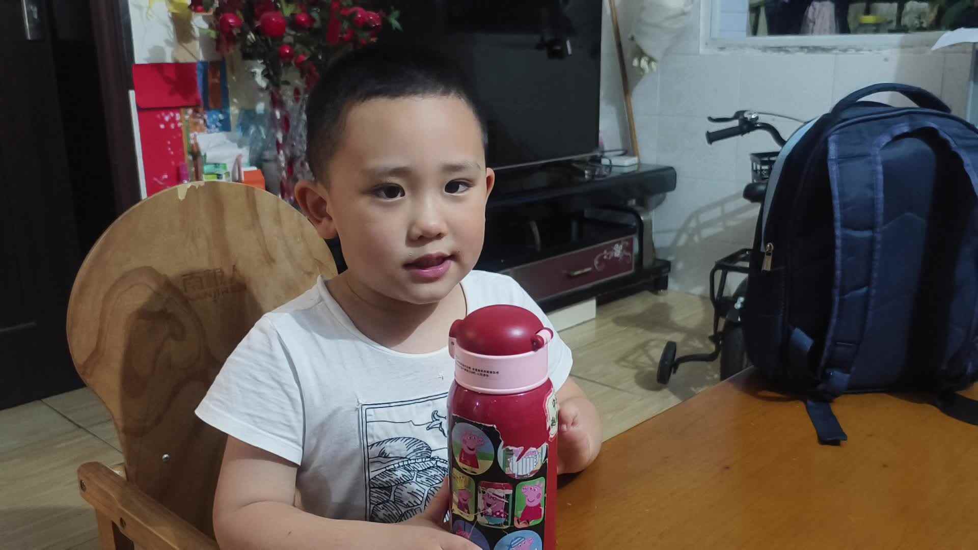 中B班赵芃栎练习拧水杯