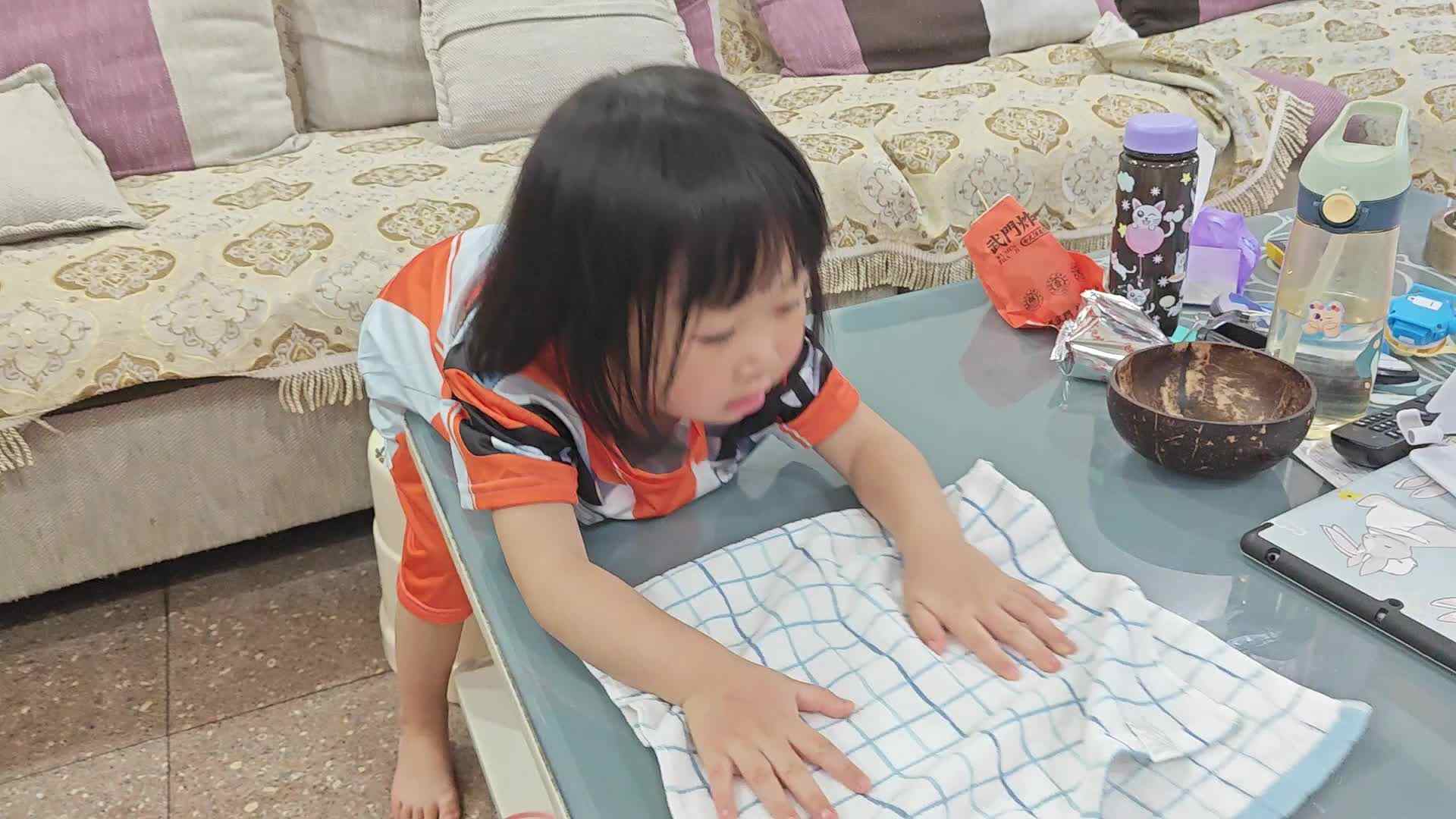 小A班2024.6.6张艺涵《叠毛巾》.mp4
