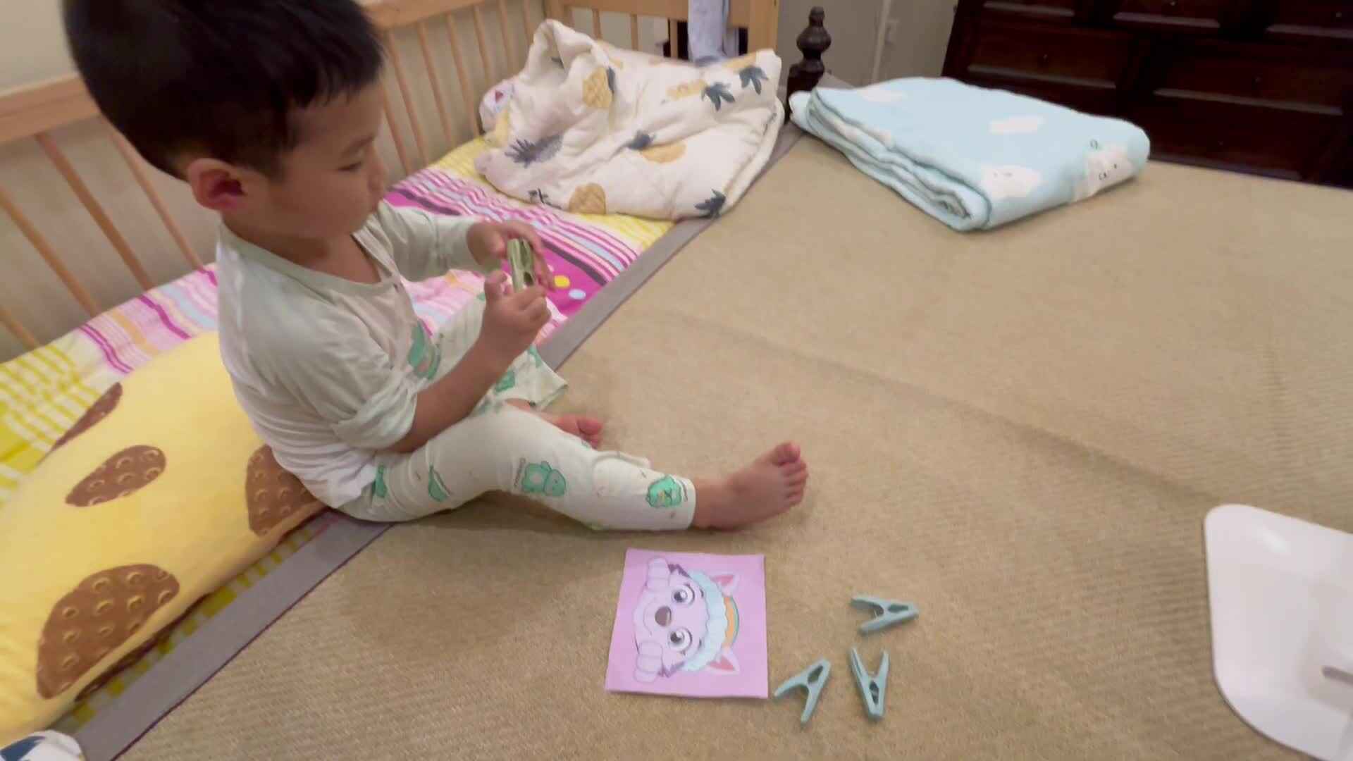 ⁣2024-6-27小A班刘奕宸生活练习夹夹子.mov