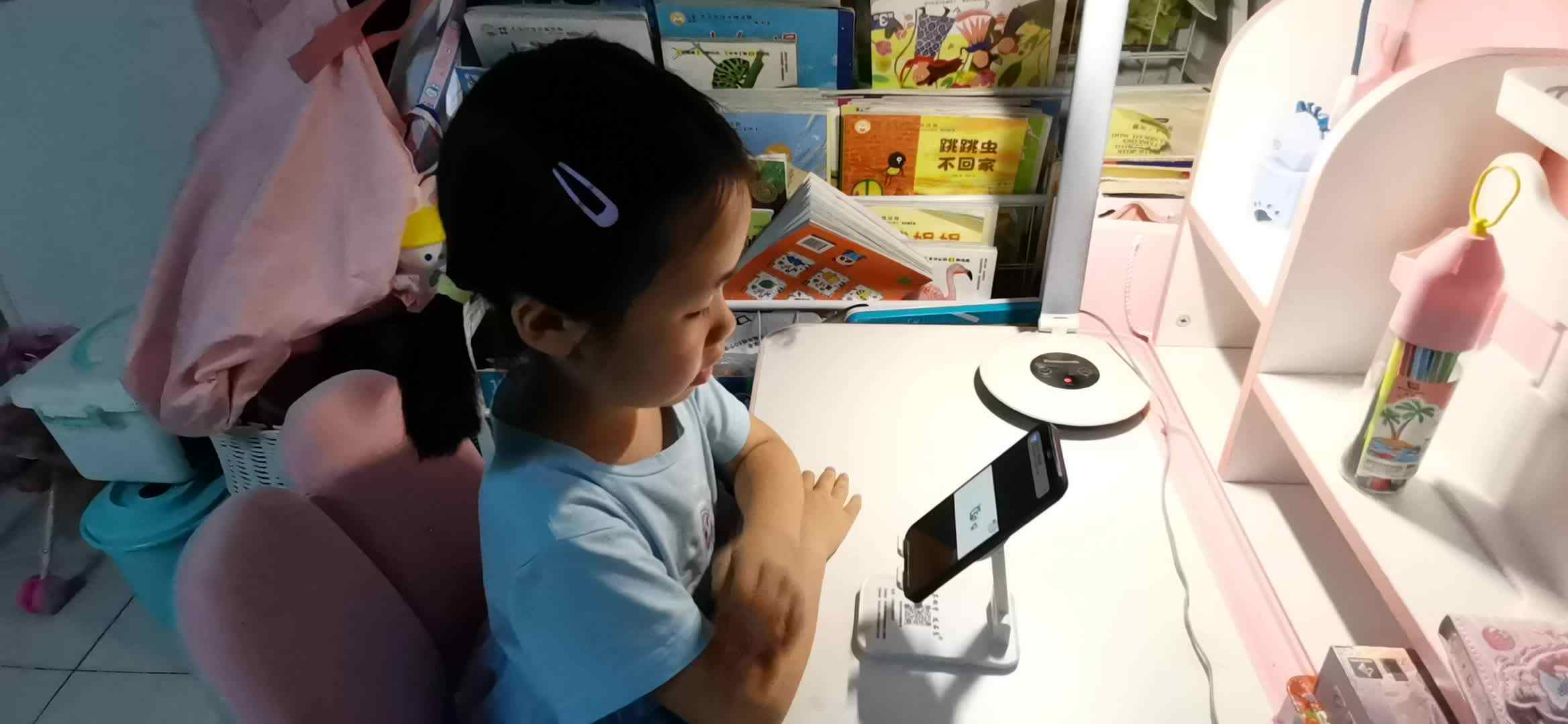 观看并跟唱儿歌《Finger Family）.mp4