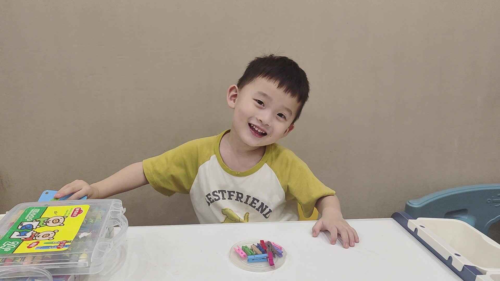 2024.6.30小A班李楷延——生活教育练习夹夹子.mp4