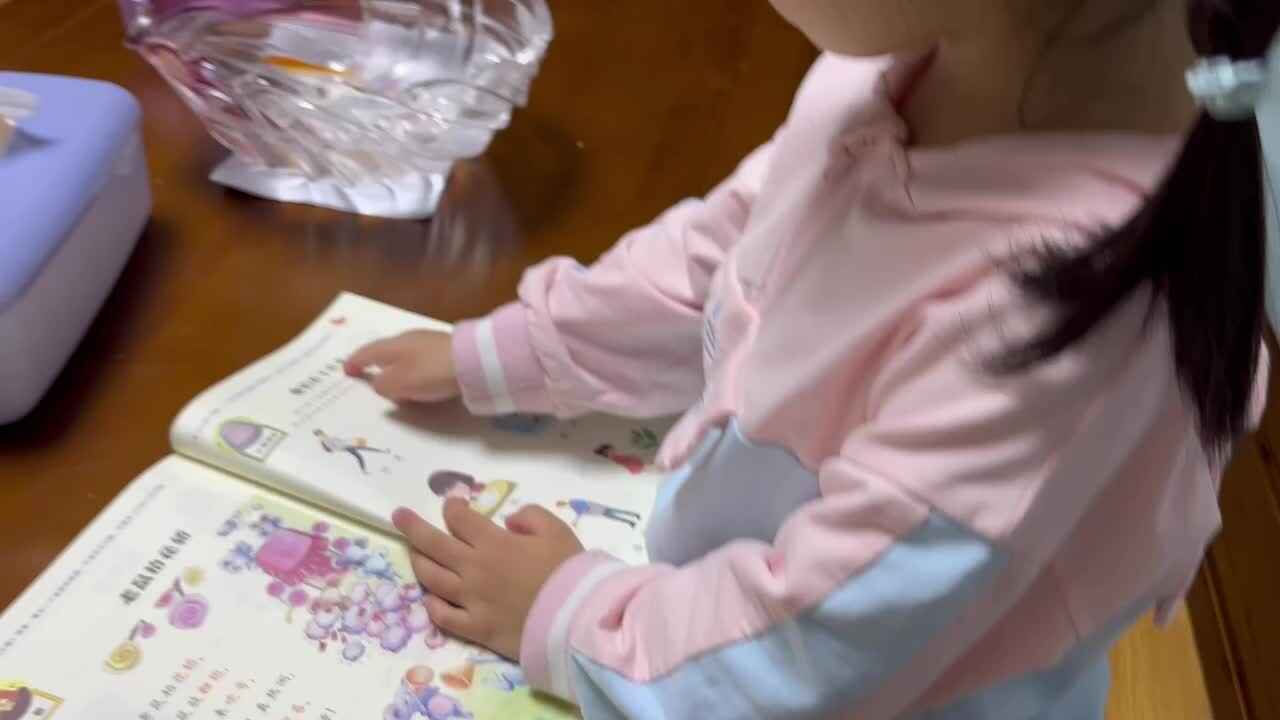 中B班李茵琪指读课文.MOV