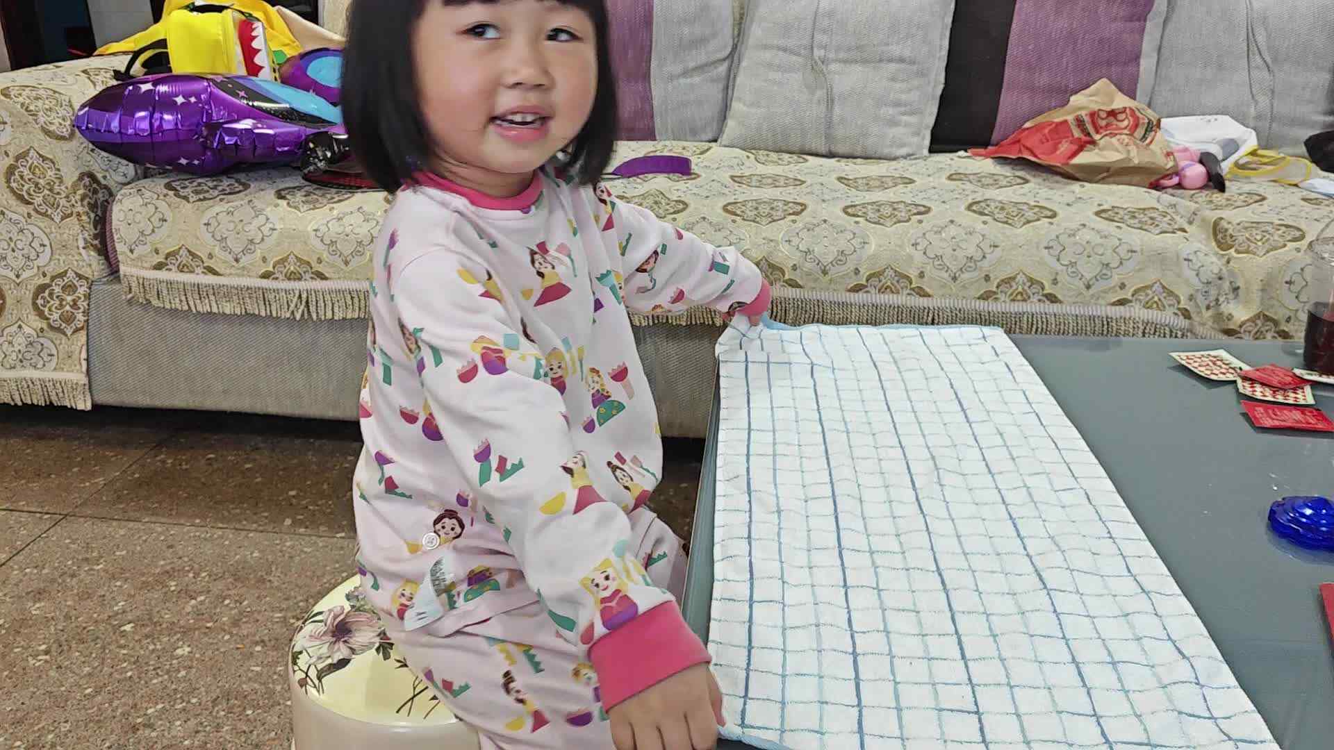 小A班2024.6.3张艺涵-折毛巾.mp4