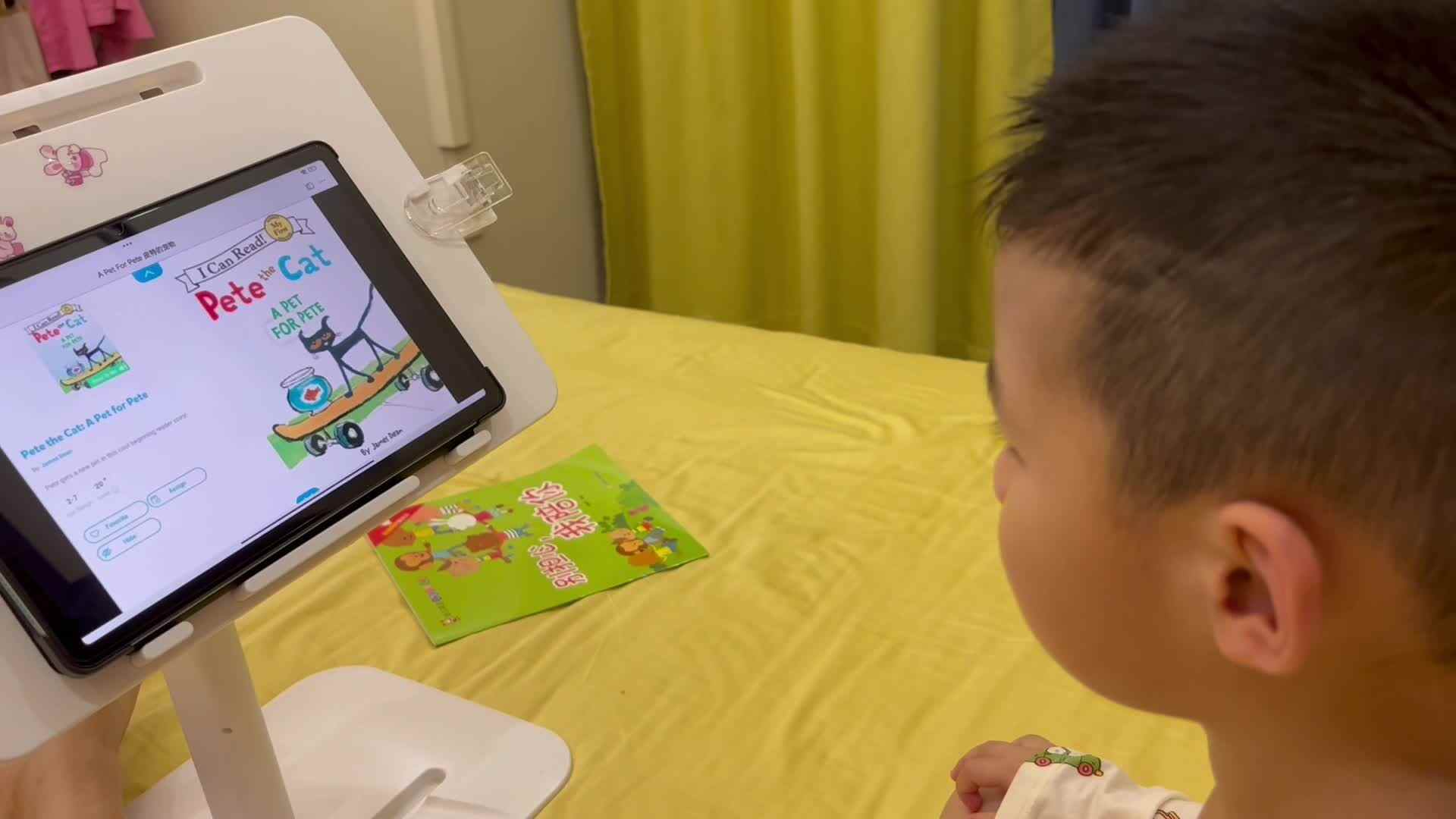 ⁣2024-6-15小A班刘奕宸观看英文绘本《皮特的宠物》.mov