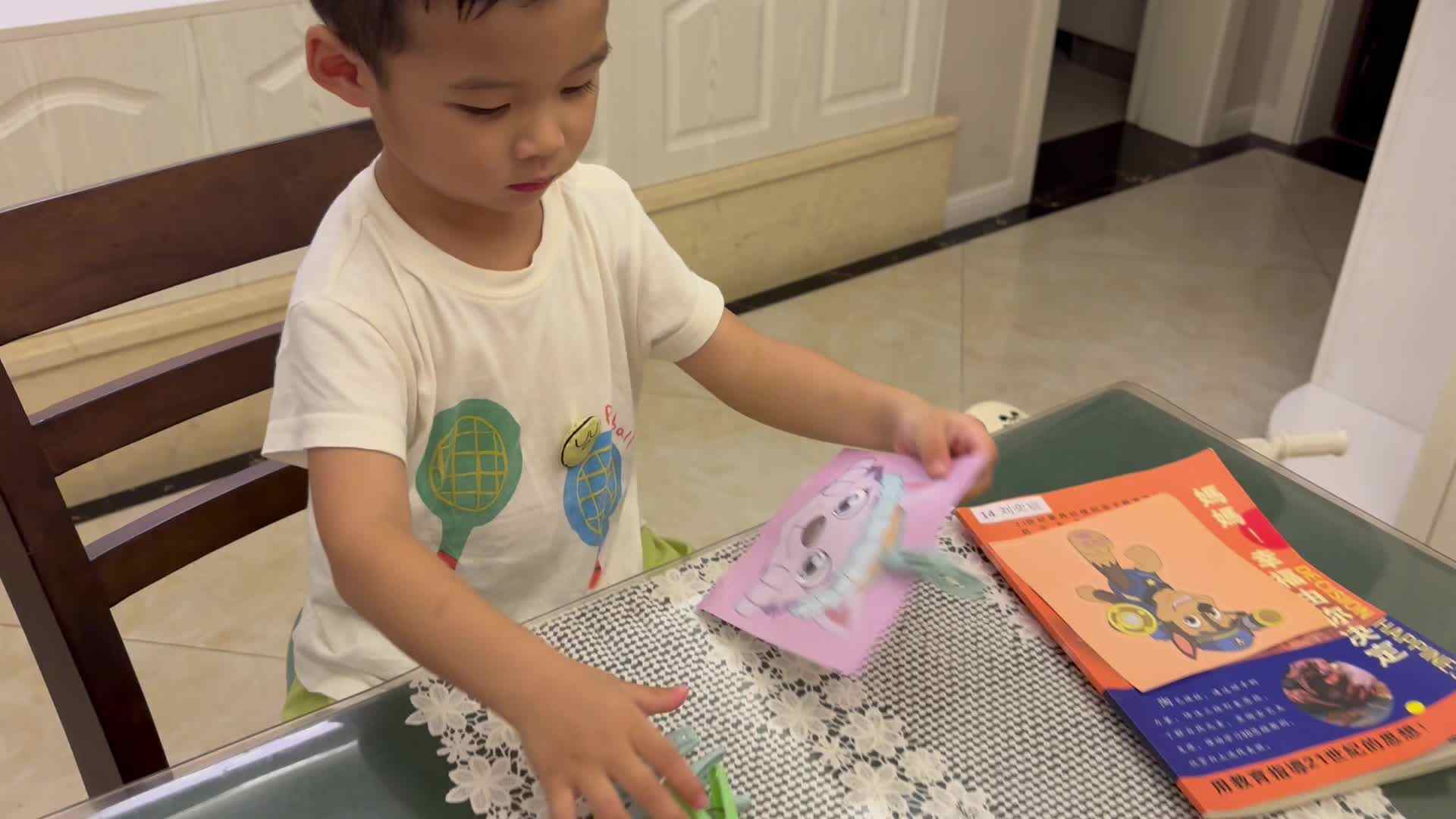 ⁣2024-6-24小A班刘奕宸生活练习夹夹子.mov