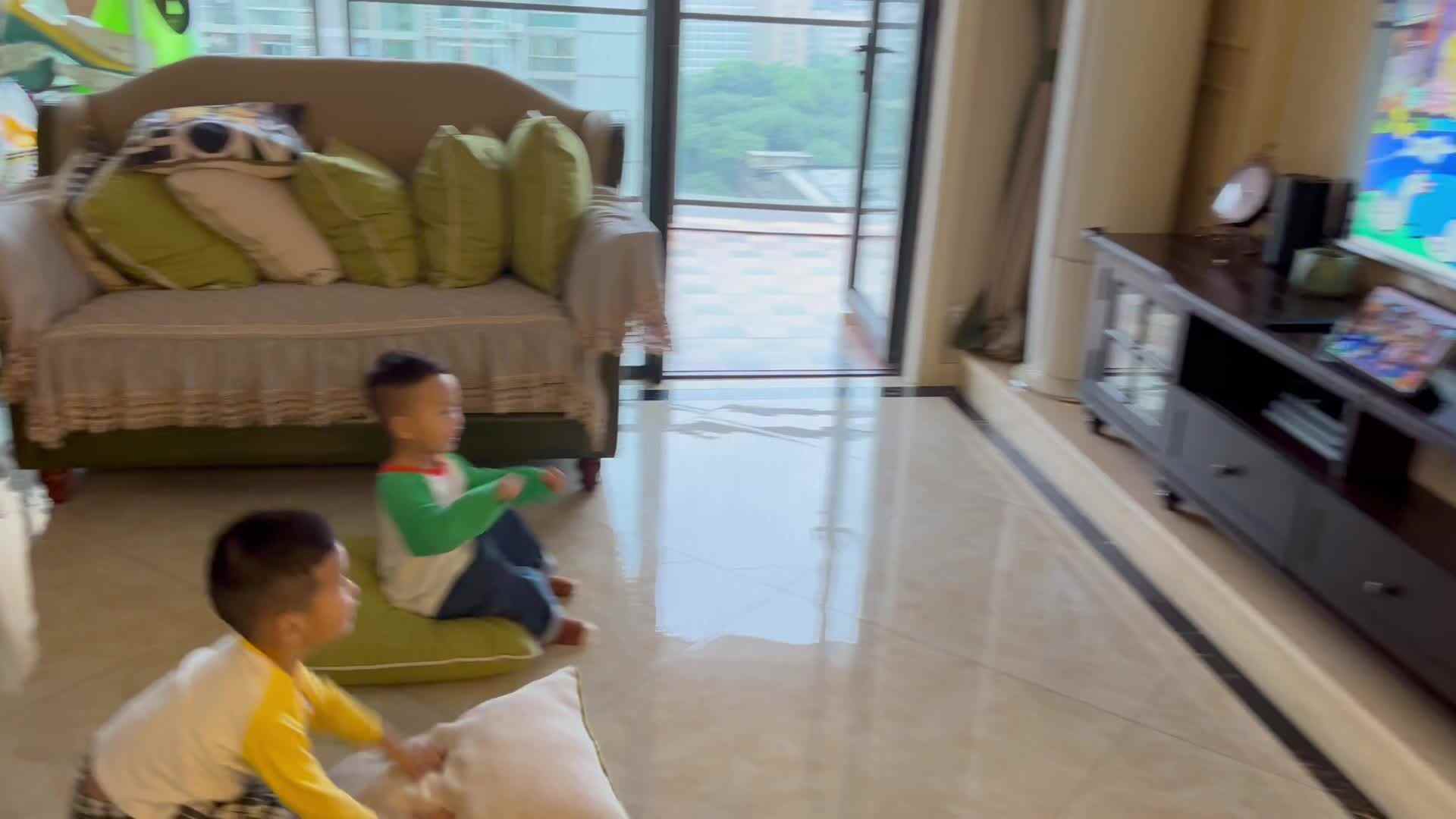 ⁣2024-6-2小A班刘奕宸&杨淇幻音乐律动《棒棒糖》.mov