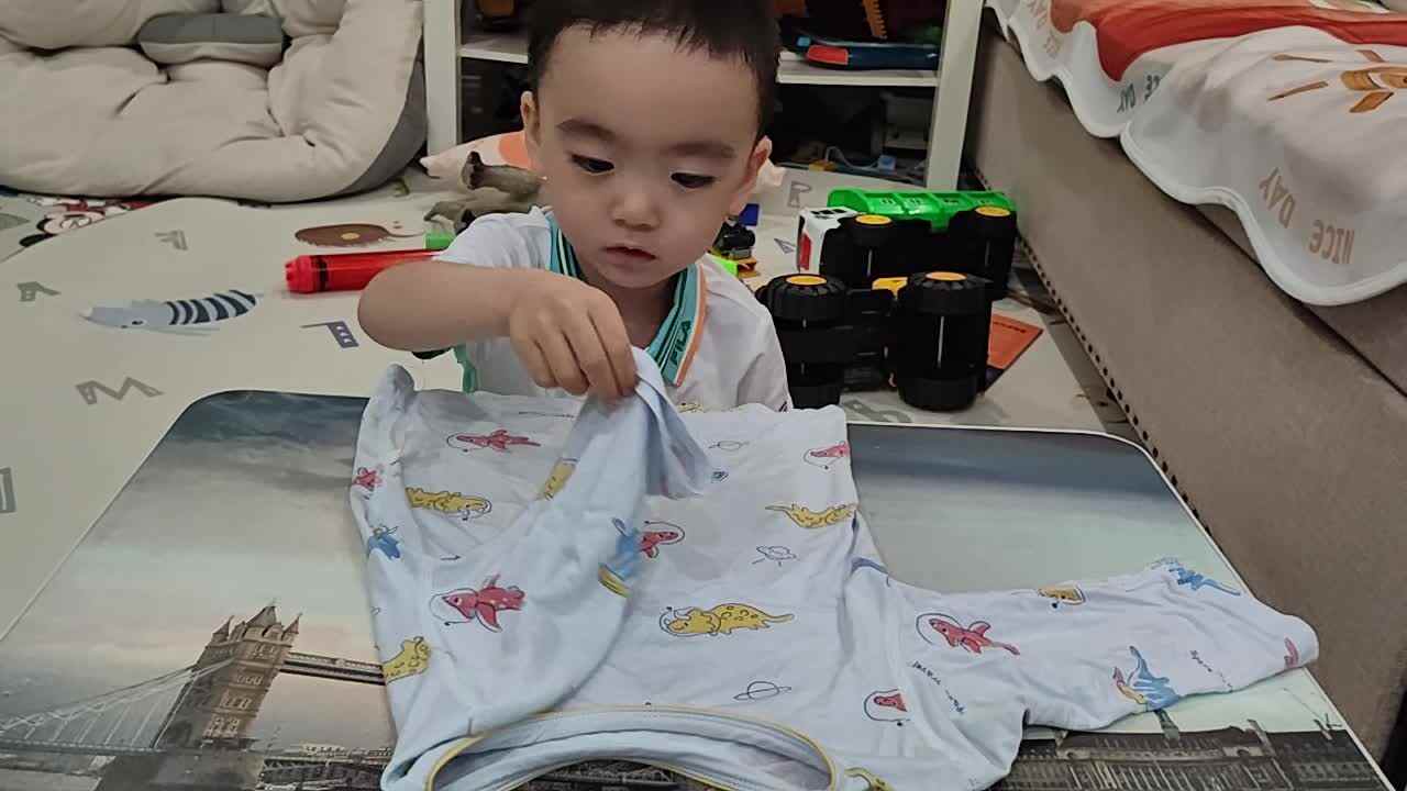 小A班蒋熠_20240620_叠衣服mp4