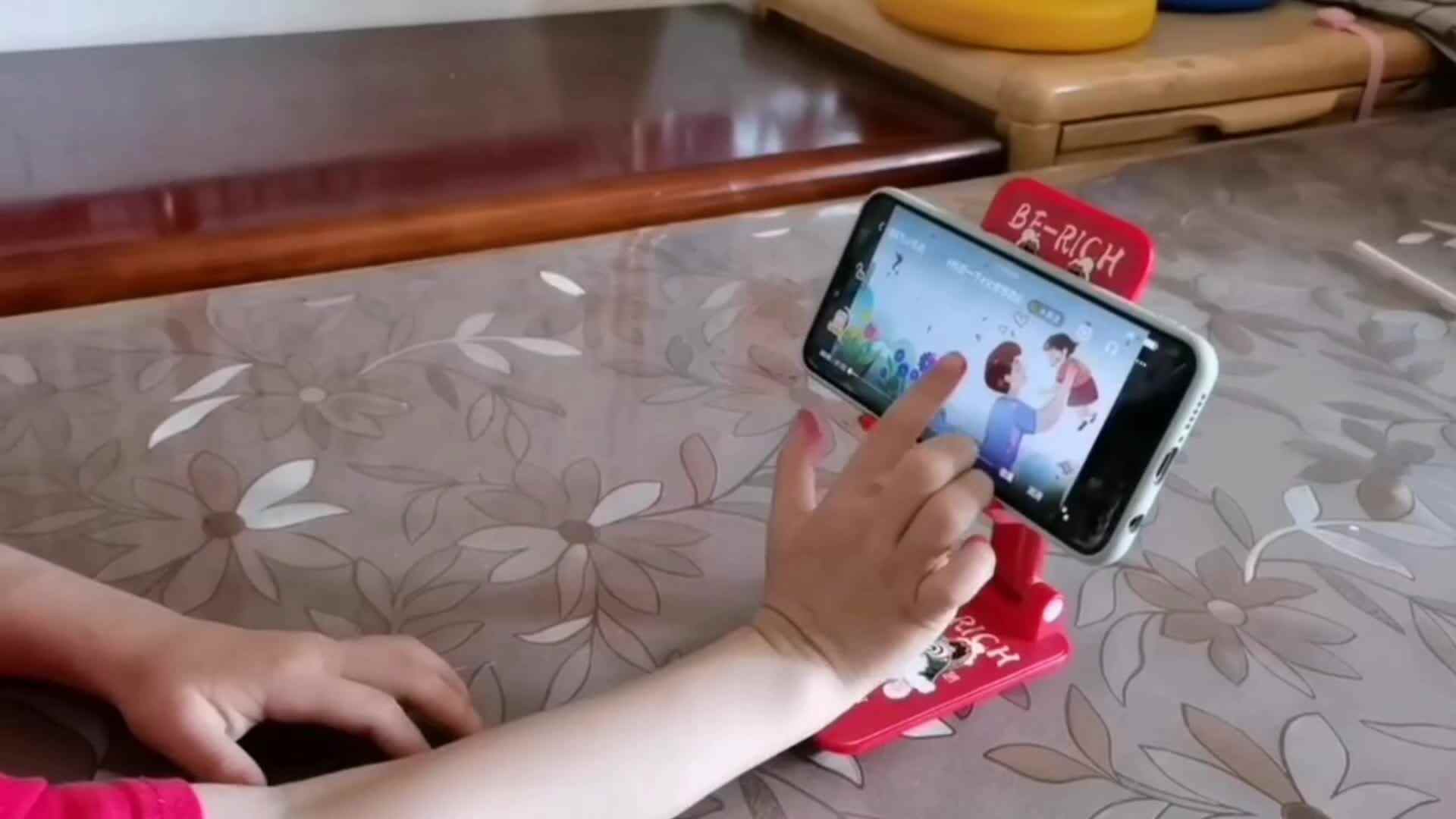 中B班6月15张芷萱学习父亲节由来.mp4