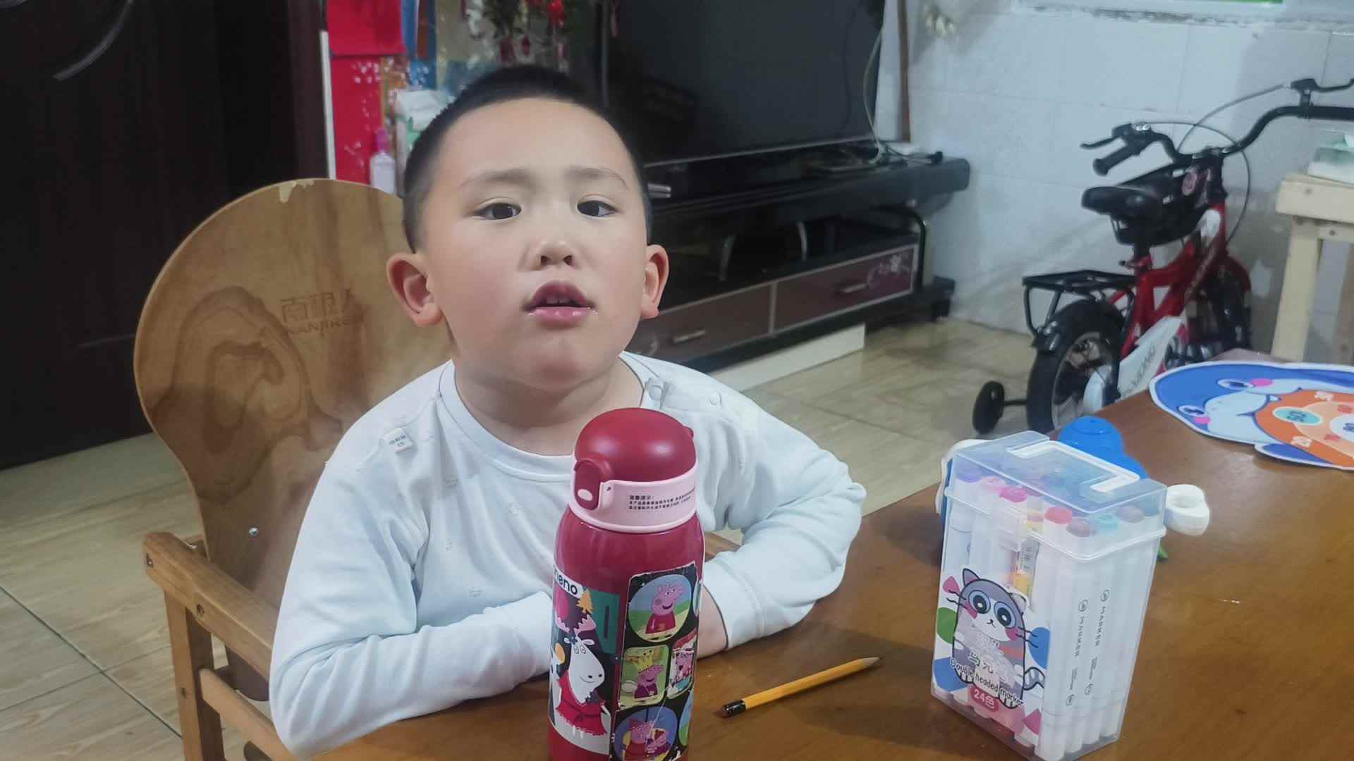 中B班赵芃栎联系拧水杯