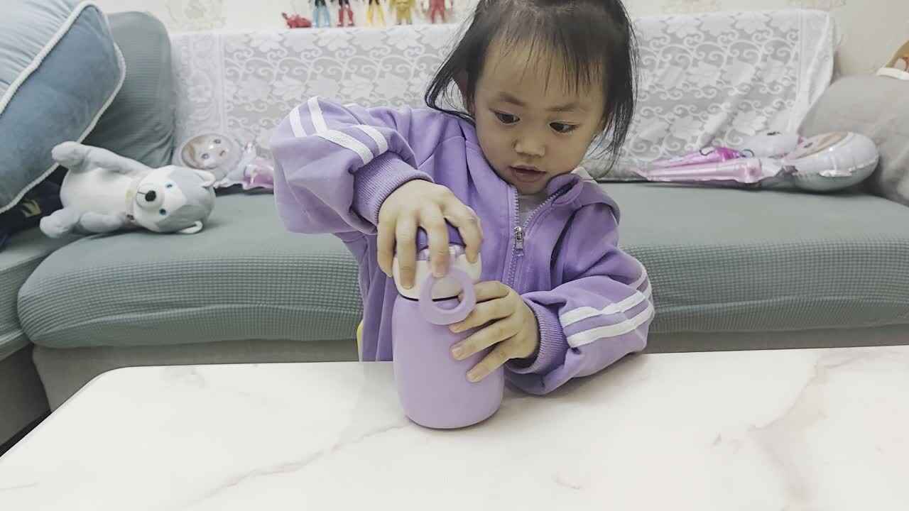 中B班谭诗锜练习拧水杯